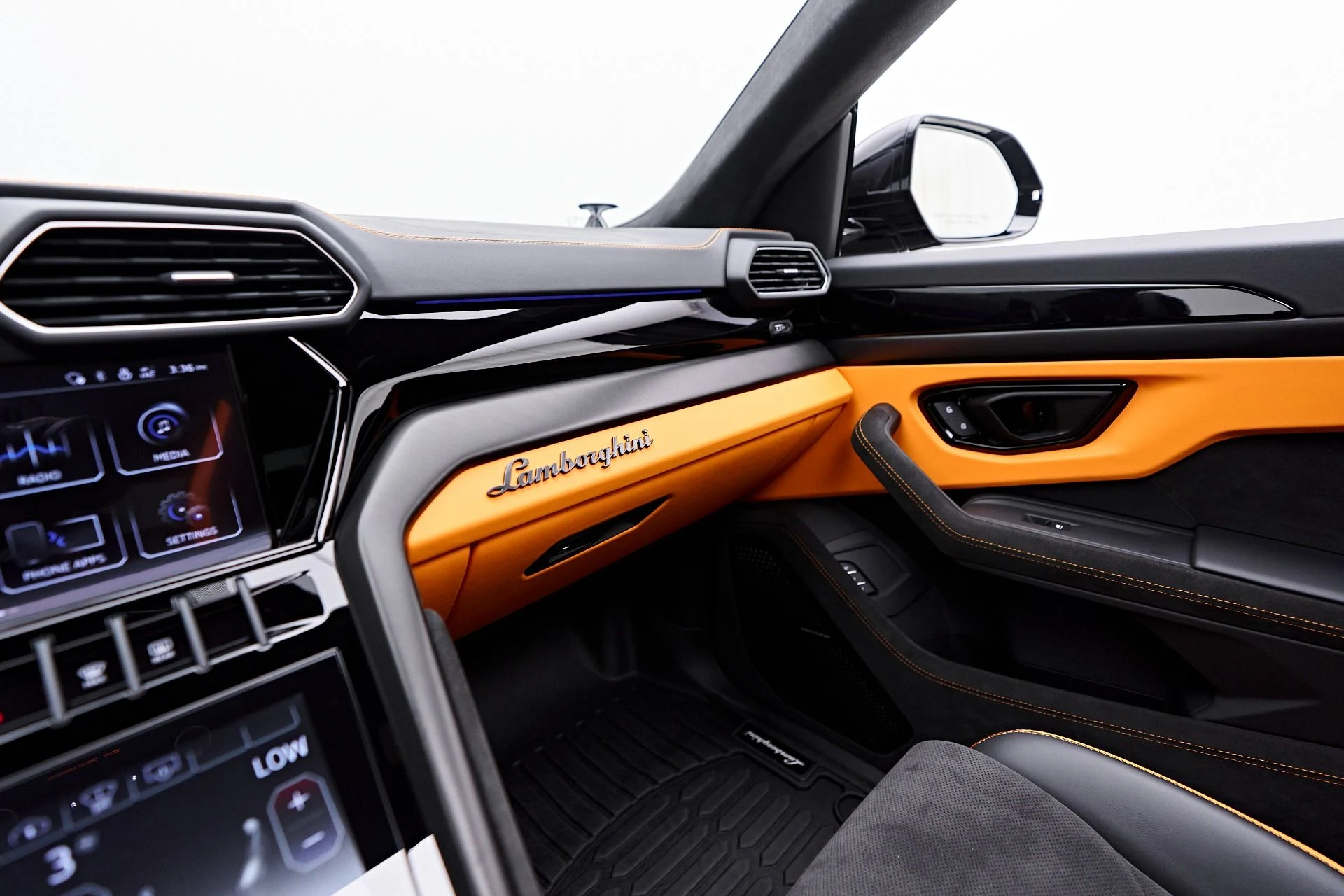 mph089_3021605140_Used_2024_Lamborghini_Urus_S_1759191732_22e74c31ad
