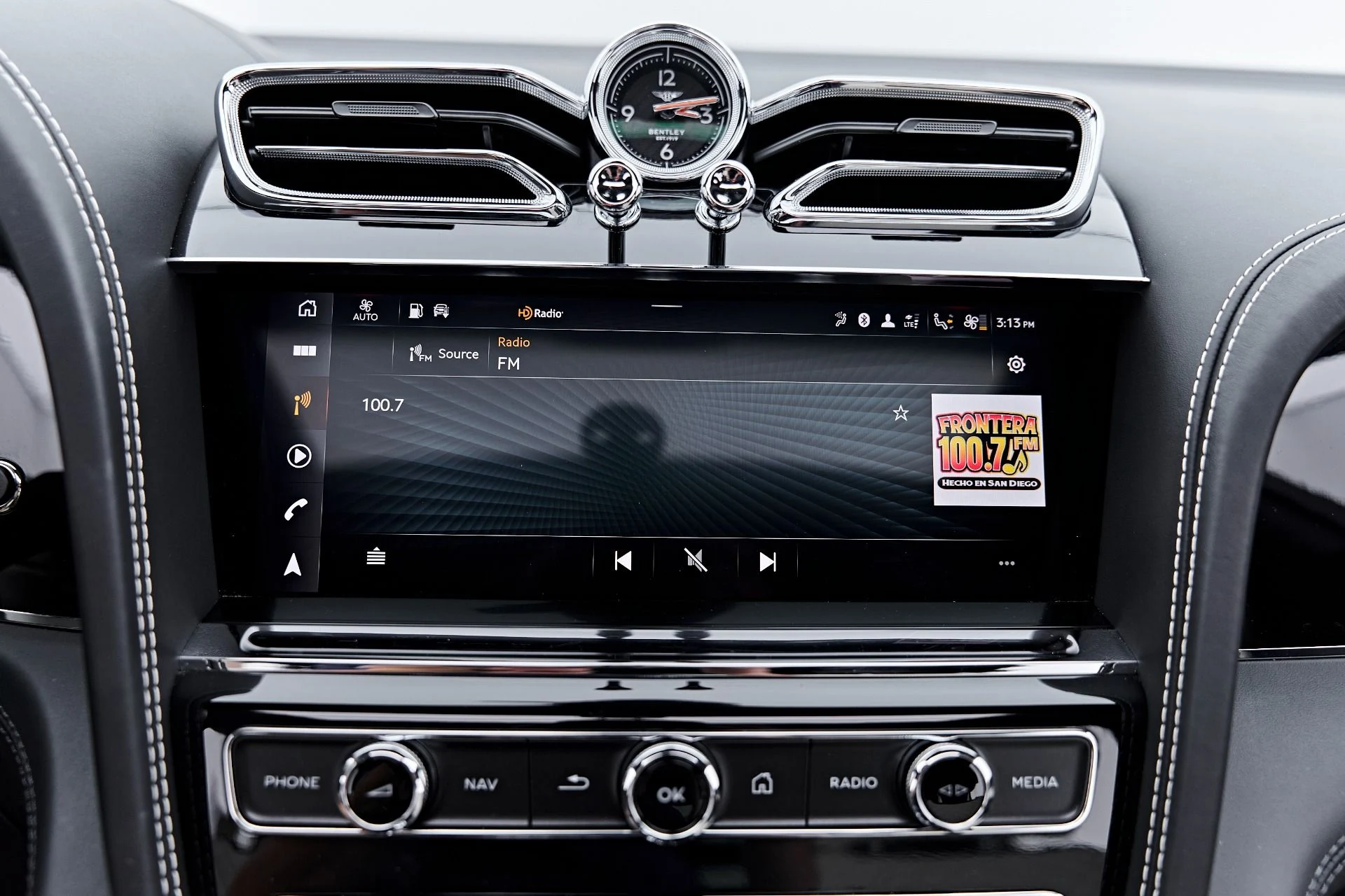 mph089_3138210070_Used_2022_Bentley_Bentayga_V8_1791935847_7caab17a3d