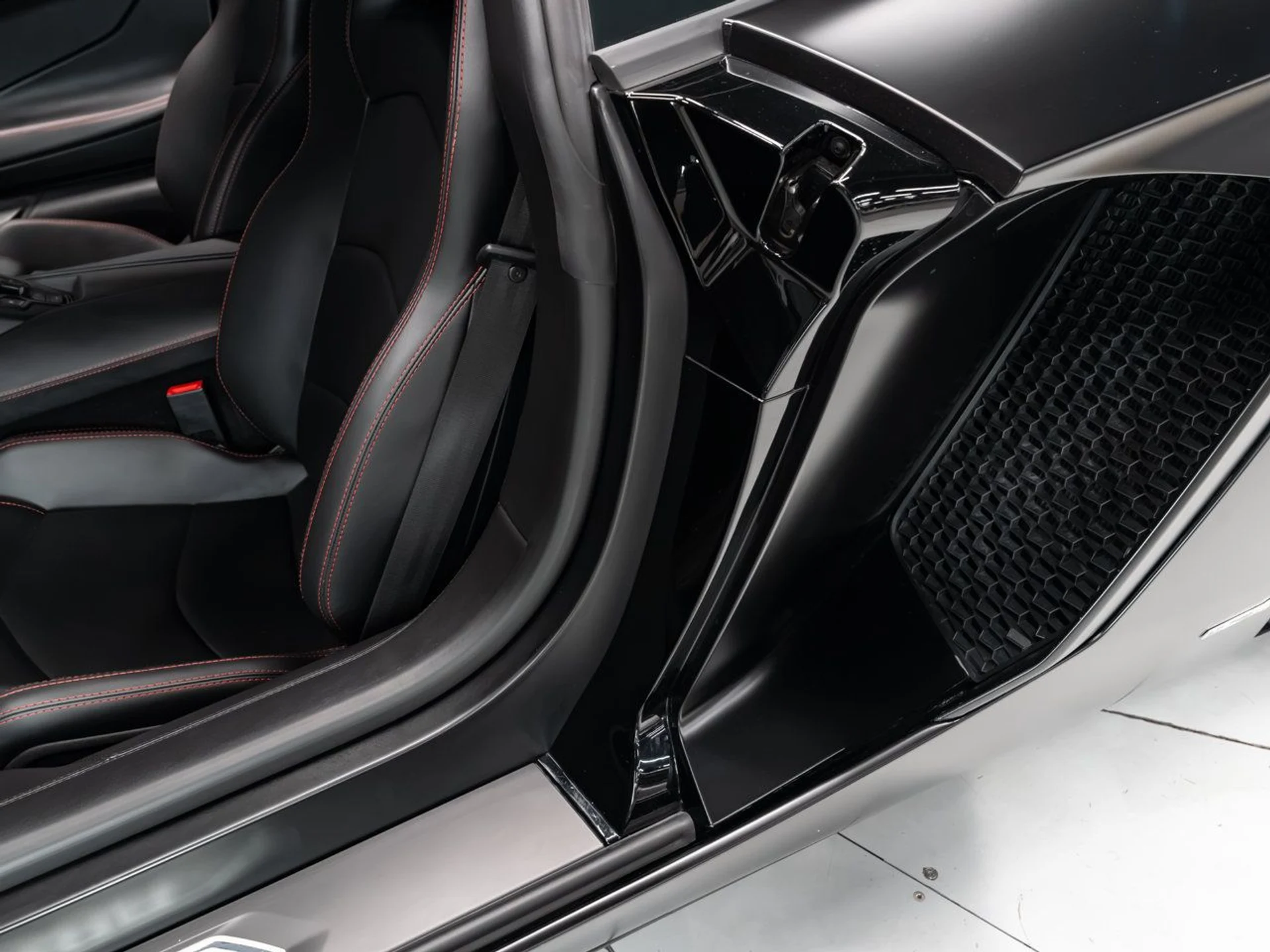 mph089_3375321325_lamborghini_aventador_2017_3fd77b6f67