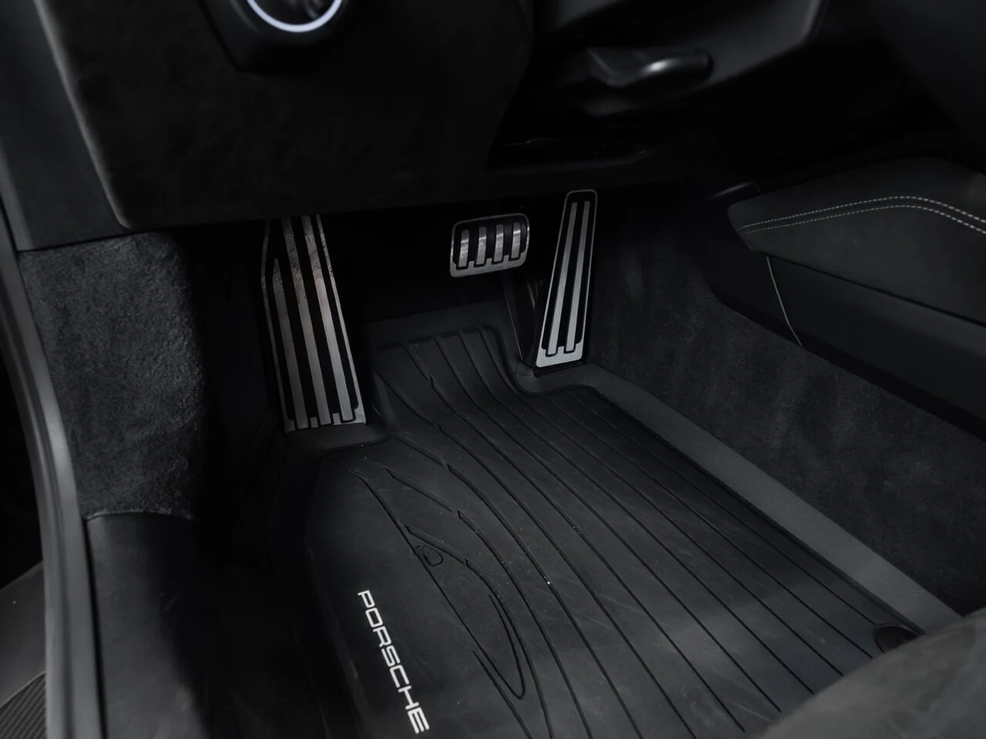 mph089_3569470514_porsche_911_2022_3efc24b4ab