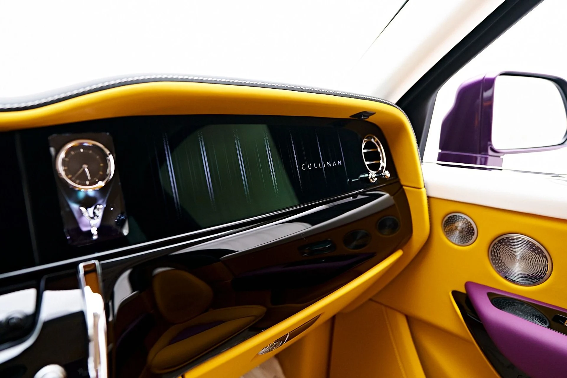 mph089_368131360_Used_2025_Rolls_Royce_Cullinan_Base_1736646133_e8f6f85c58