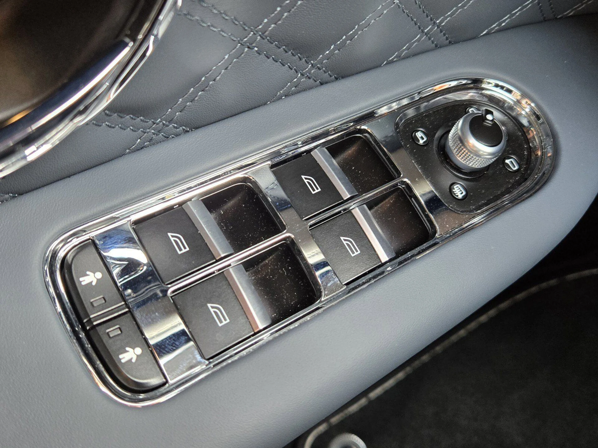 mph089_3862832880_0df99baeed24a51a9aaf729d2a1beffbx_371f781715