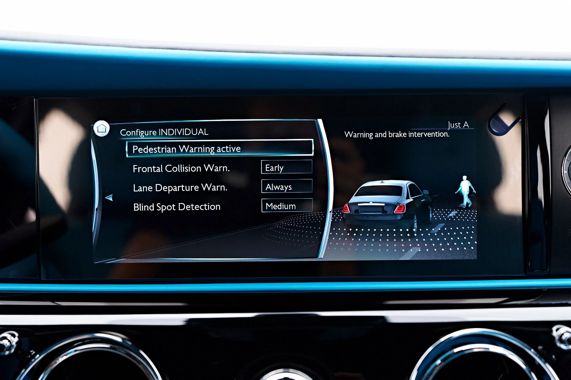 mph089_3929446788_Used_2024_Rolls_Royce_Ghost_Base_1755131984_8e0a0e6bef