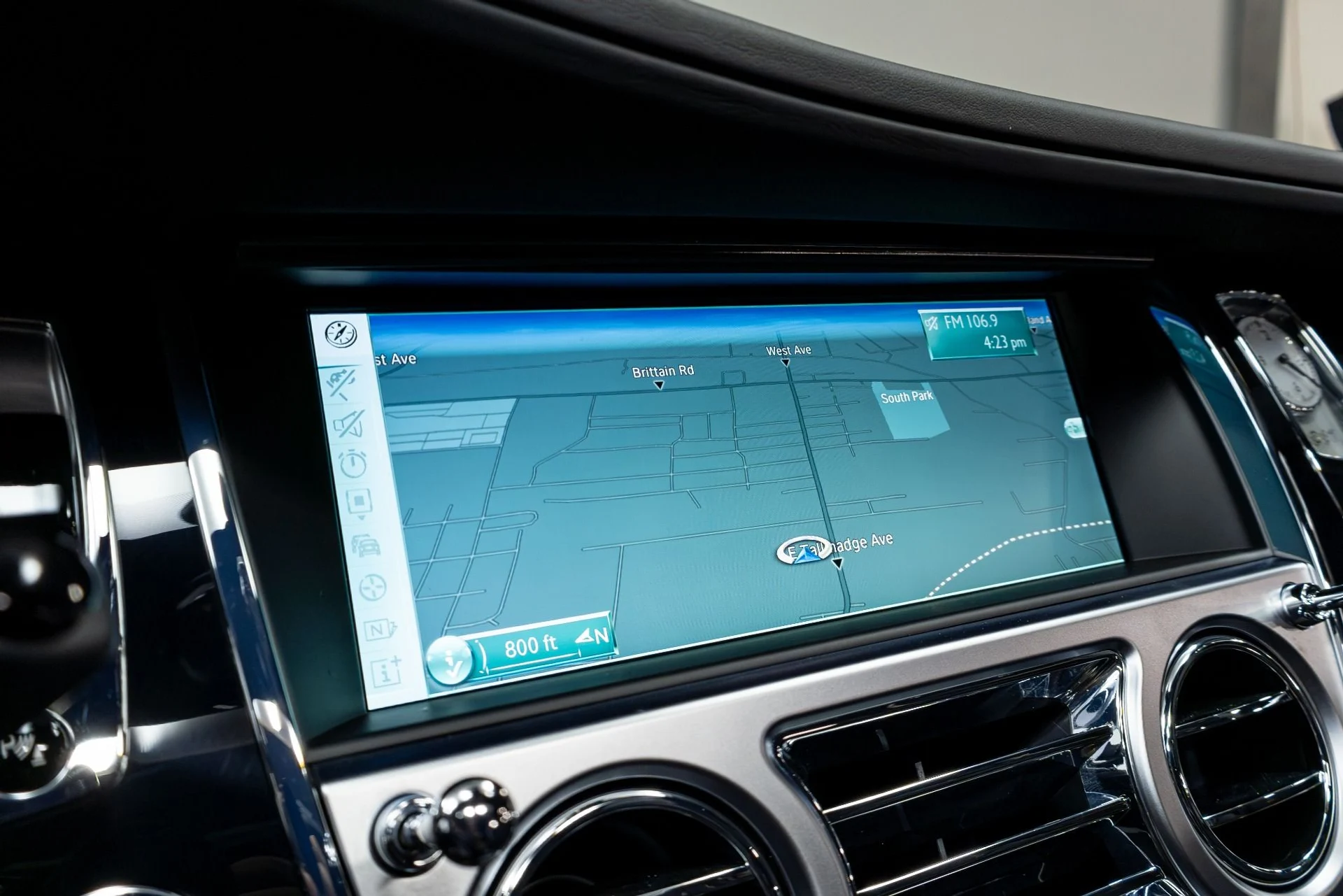 mph089_3941863293_Used_2016_Rolls_Royce_Ghost_1775019332_5a90871405