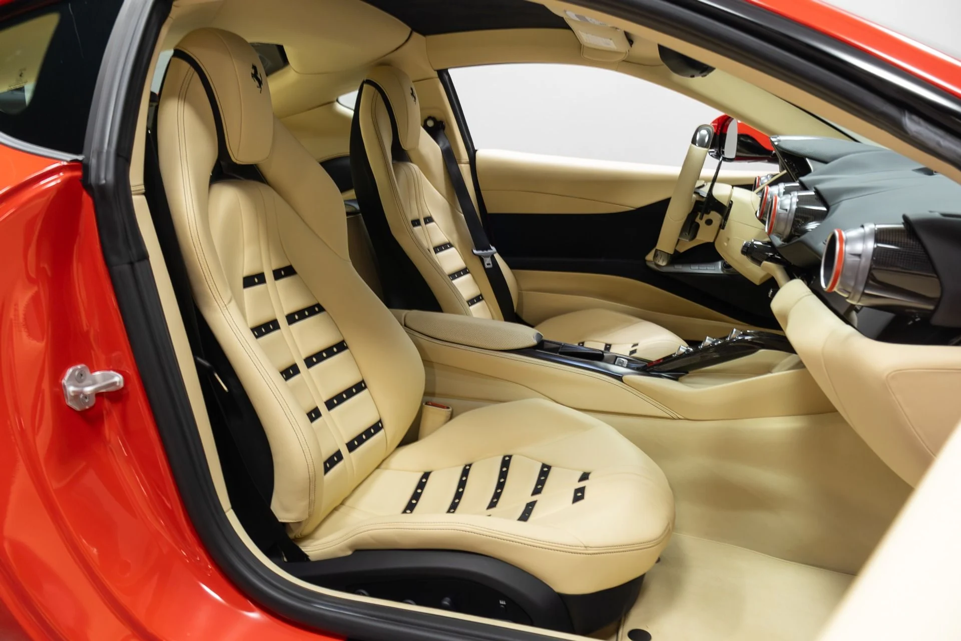 mph089_4021996363_Used_2018_Ferrari_812_Superfast_1763480061_7c1614d5bc