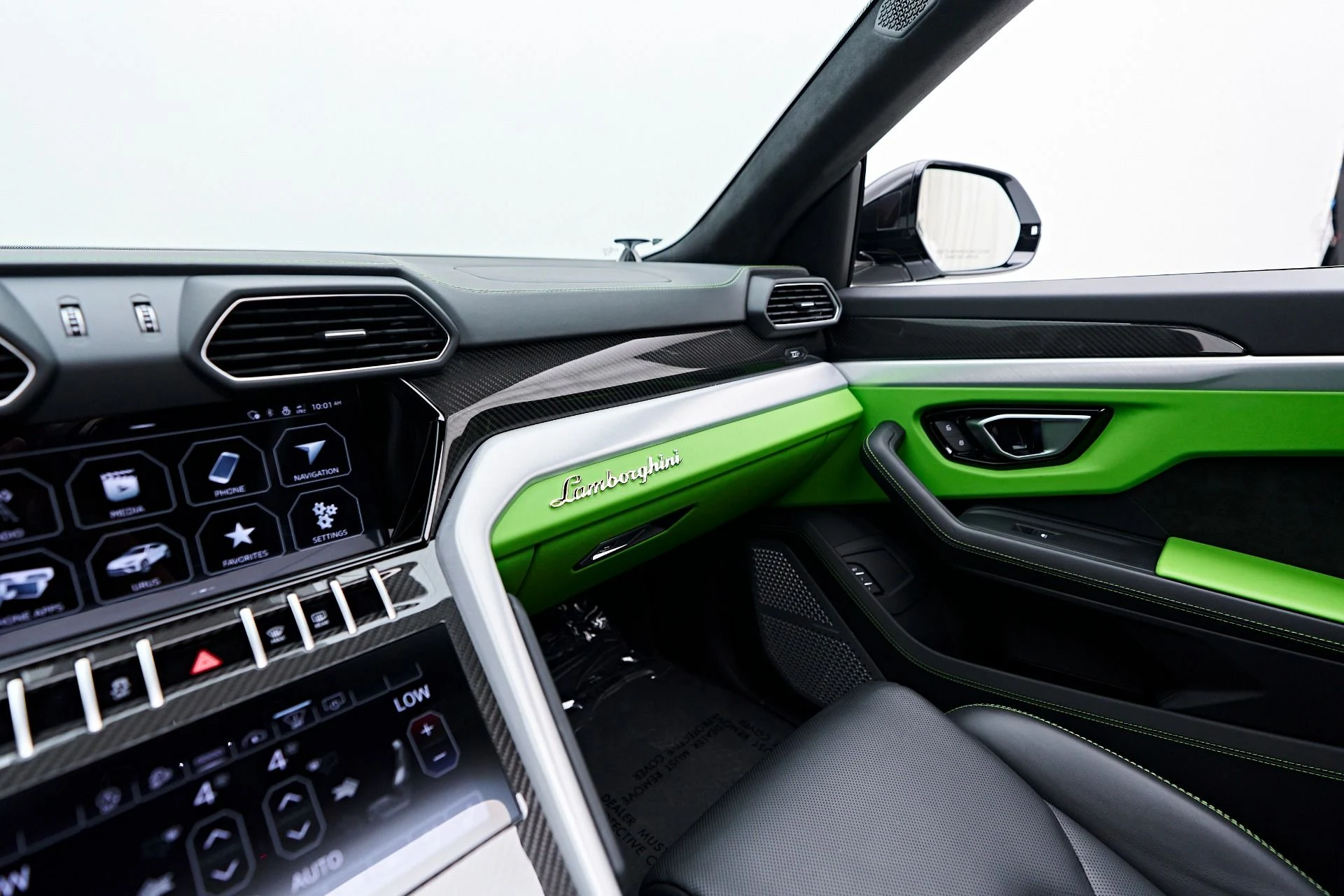 mph089_4212667137_Used_2022_Lamborghini_Urus_Base_1758404864_117fd1381f