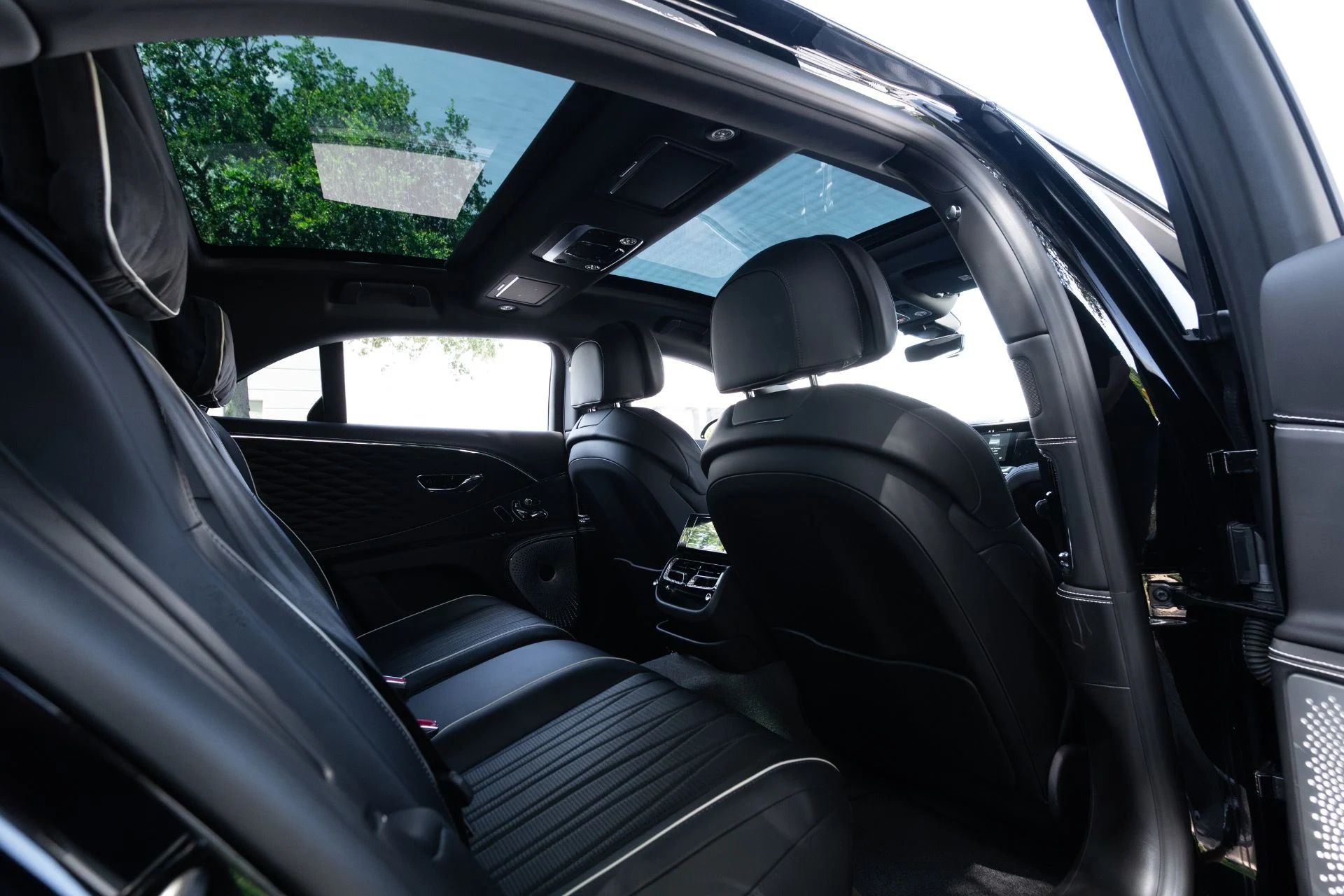 mph089_578868690_Used_2020_Bentley_Flying_Spur_W12_1780979756_06118d81e1