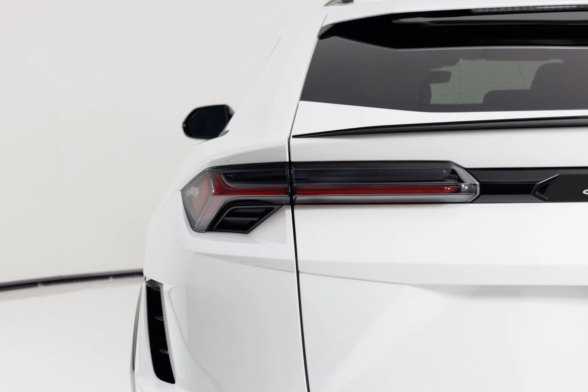 mph089_619091438_Used_2024_Lamborghini_Urus_S_1775674860_57434b3313