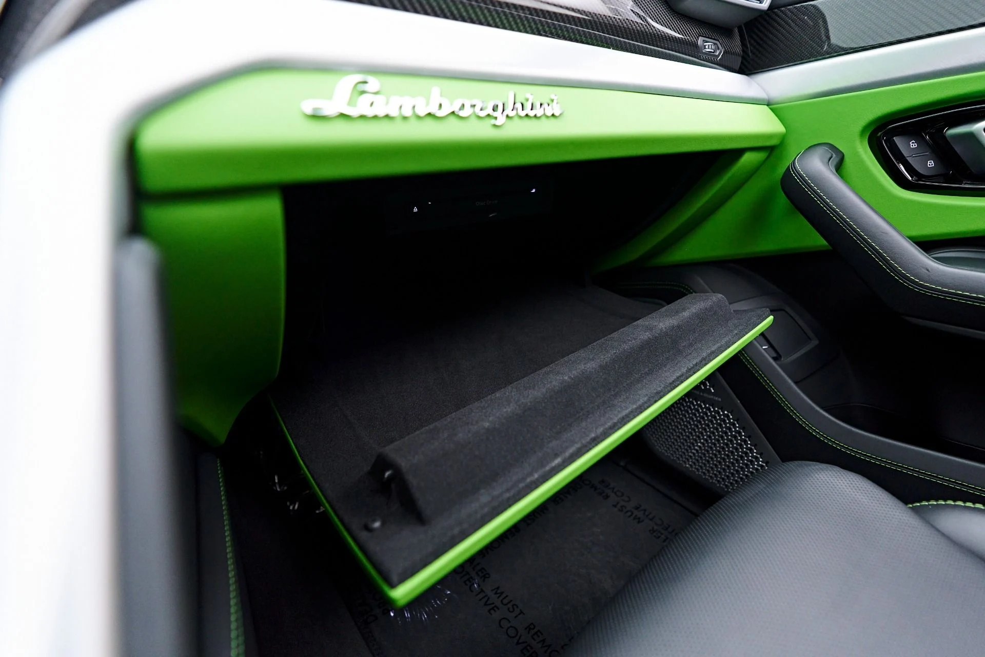 mph090_1167314993_Used_2022_Lamborghini_Urus_Base_1758404865_fd4bd4d265