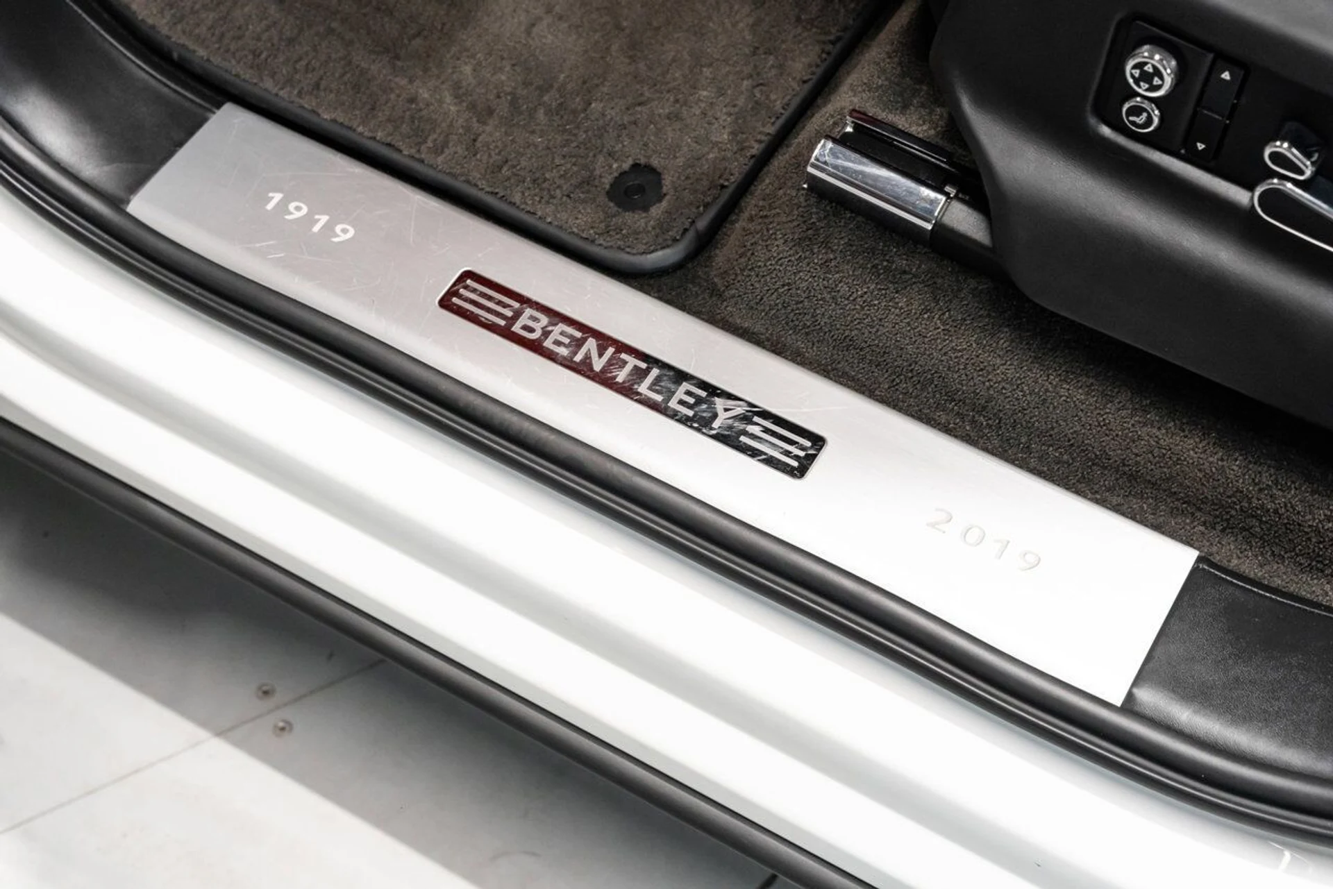 mph090_1327361179_bentley_bentayga_2019_1513d1073a