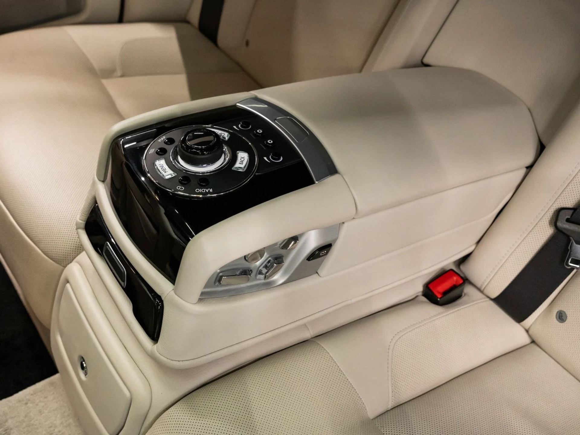 mph090_139528813_rolls_royce_ghost_2012_173e7d591d