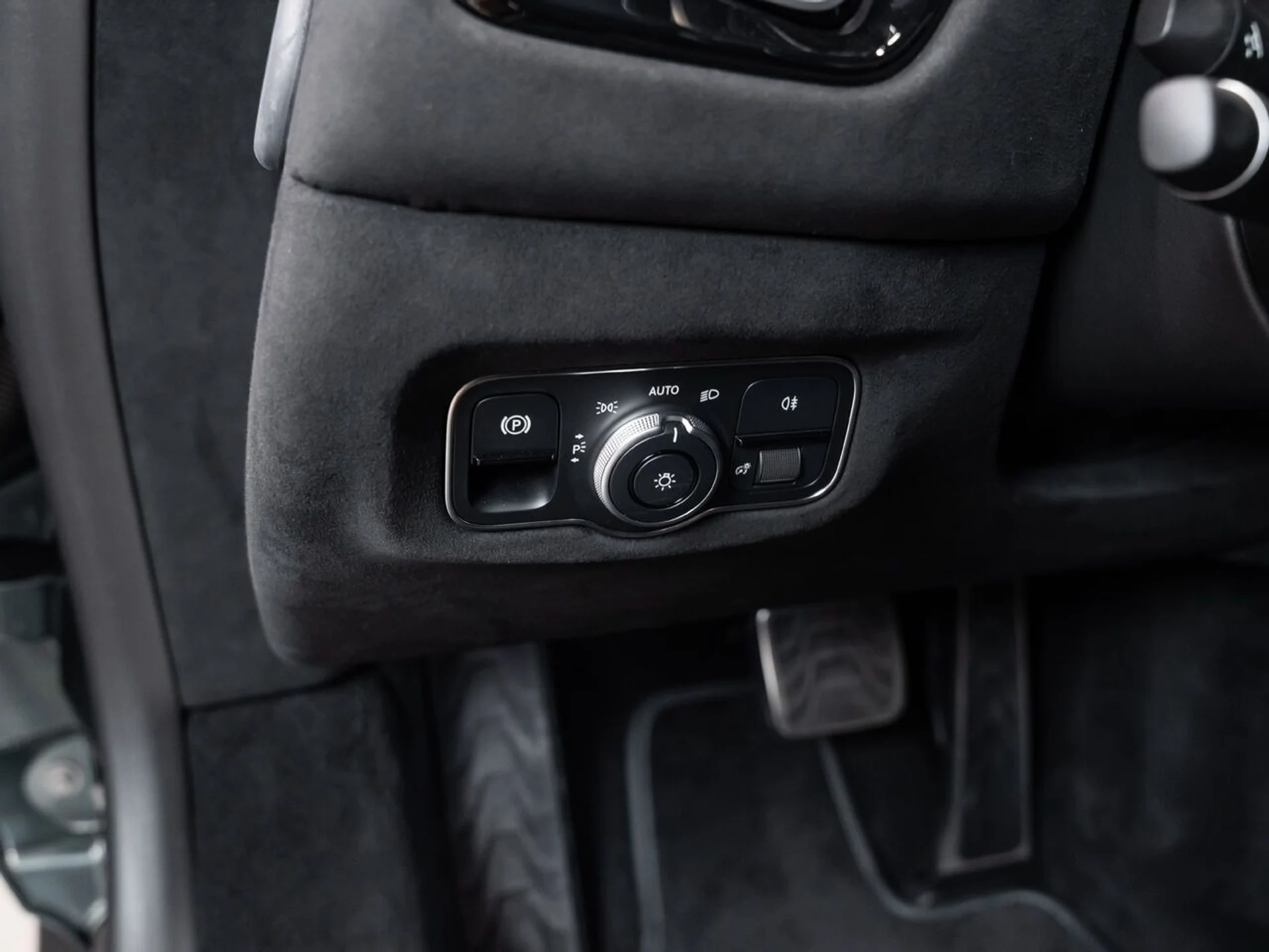 mph090_143442141_aston_martin_vantage_2020_b4f29cf739
