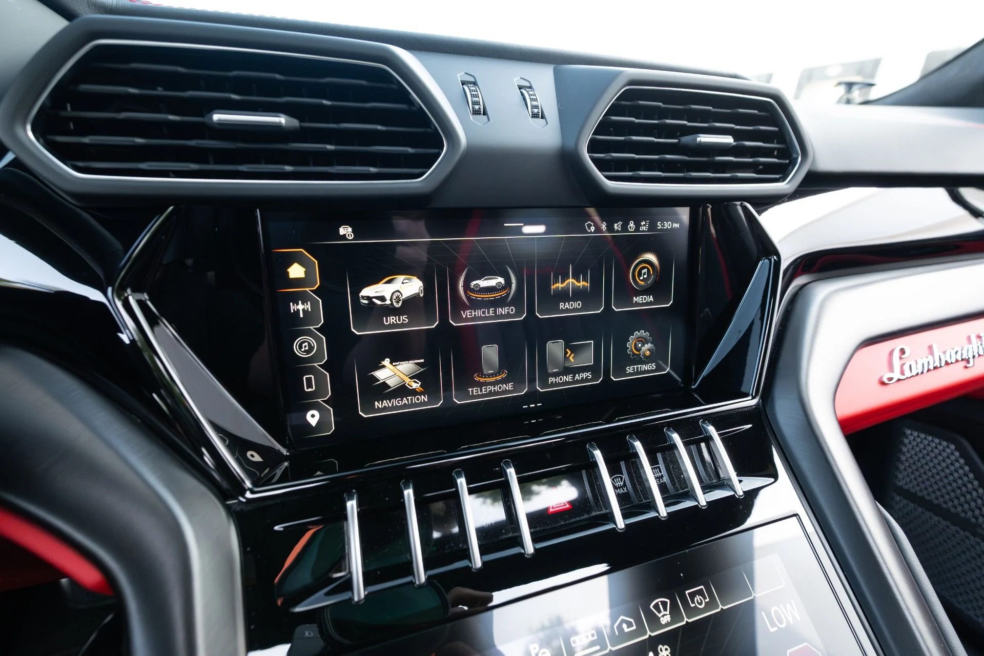mph090_1483627625_Used_2024_Lamborghini_Urus_S_1781216022_5a6c7425e9