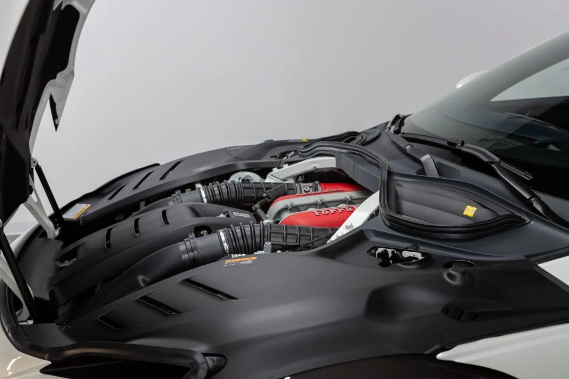 mph090_1574428051_Used_2023_Ferrari_Purosangue_1709735809_6a46a77429