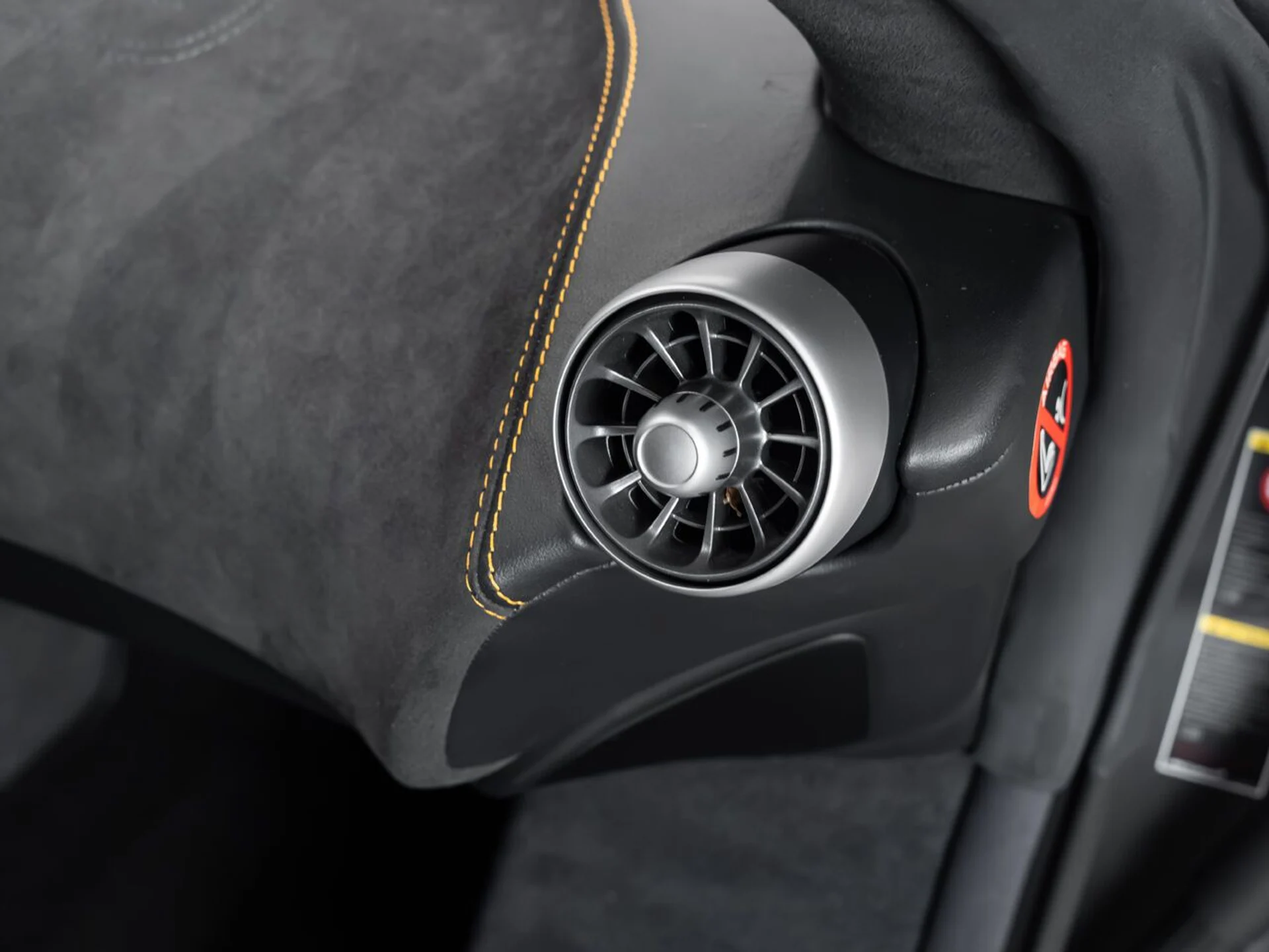 mph090_1684961481_mclaren_mp4_12c_2012_52721b38ad