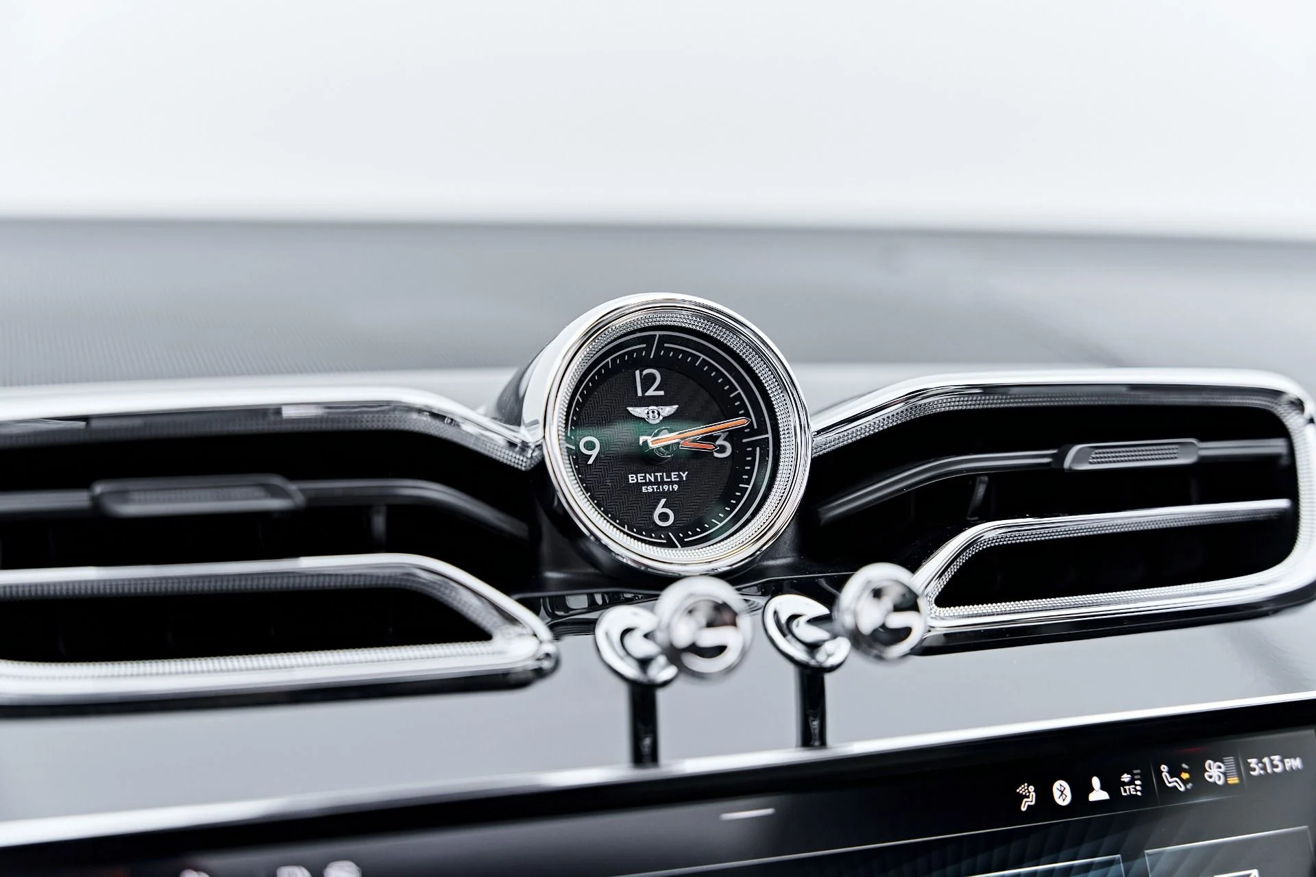 mph090_1781863755_Used_2022_Bentley_Bentayga_V8_1791935849_75a73d5a47
