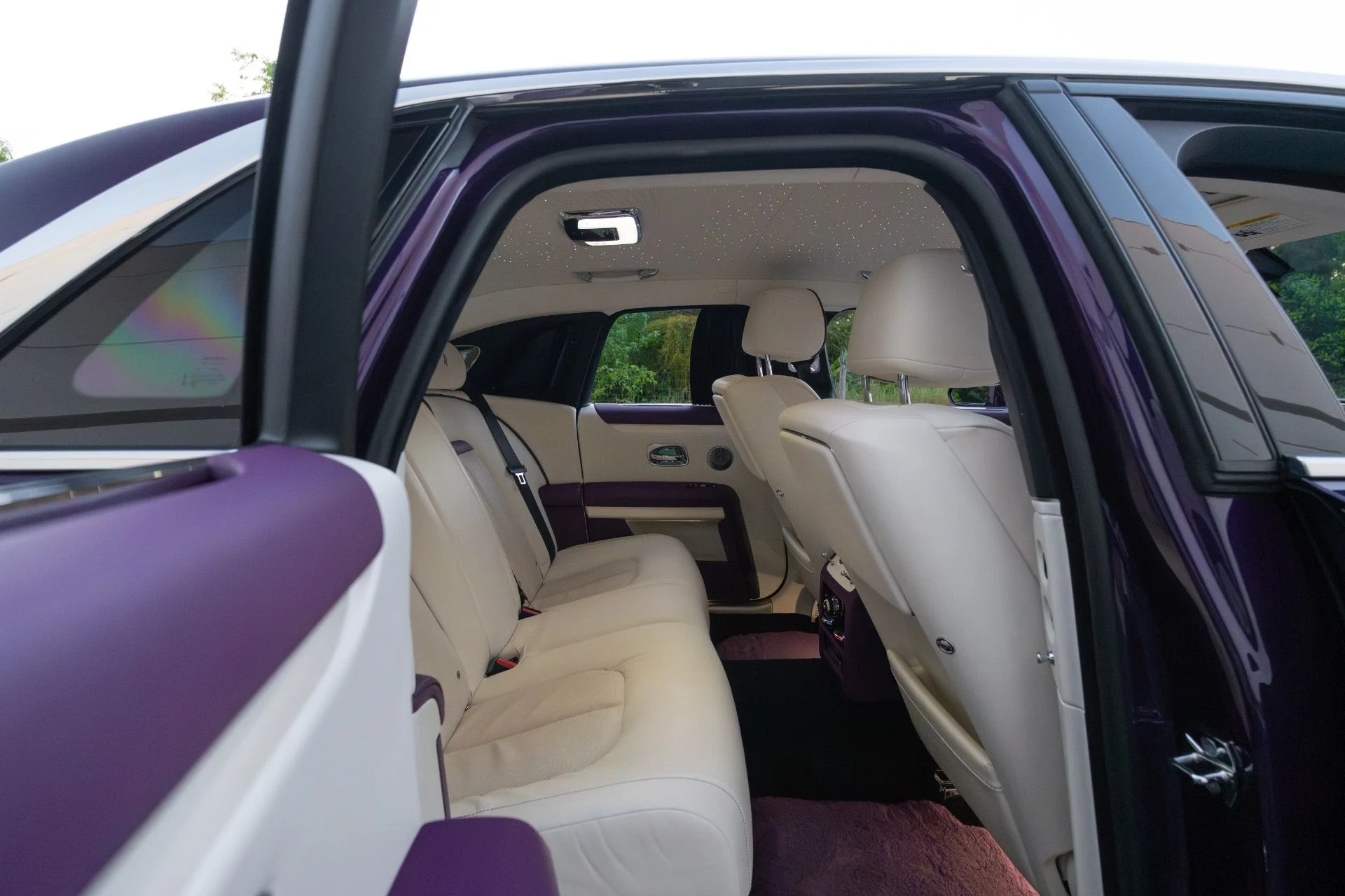 mph090_2332434838_Used_2021_Rolls_Royce_Ghost_1762913749_929294ddea