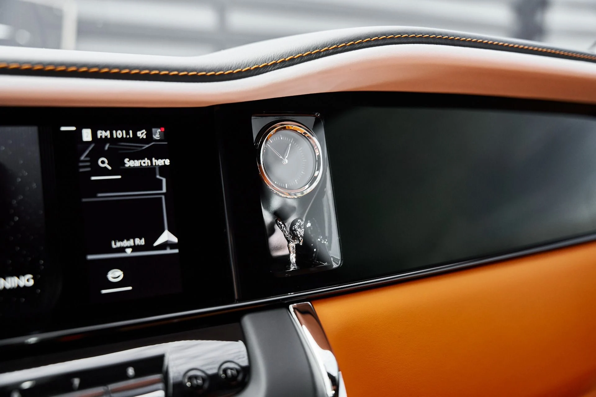 mph090_2420277964_Used_2025_Rolls_Royce_Cullinan_Base_1770950947_5394aec2c8