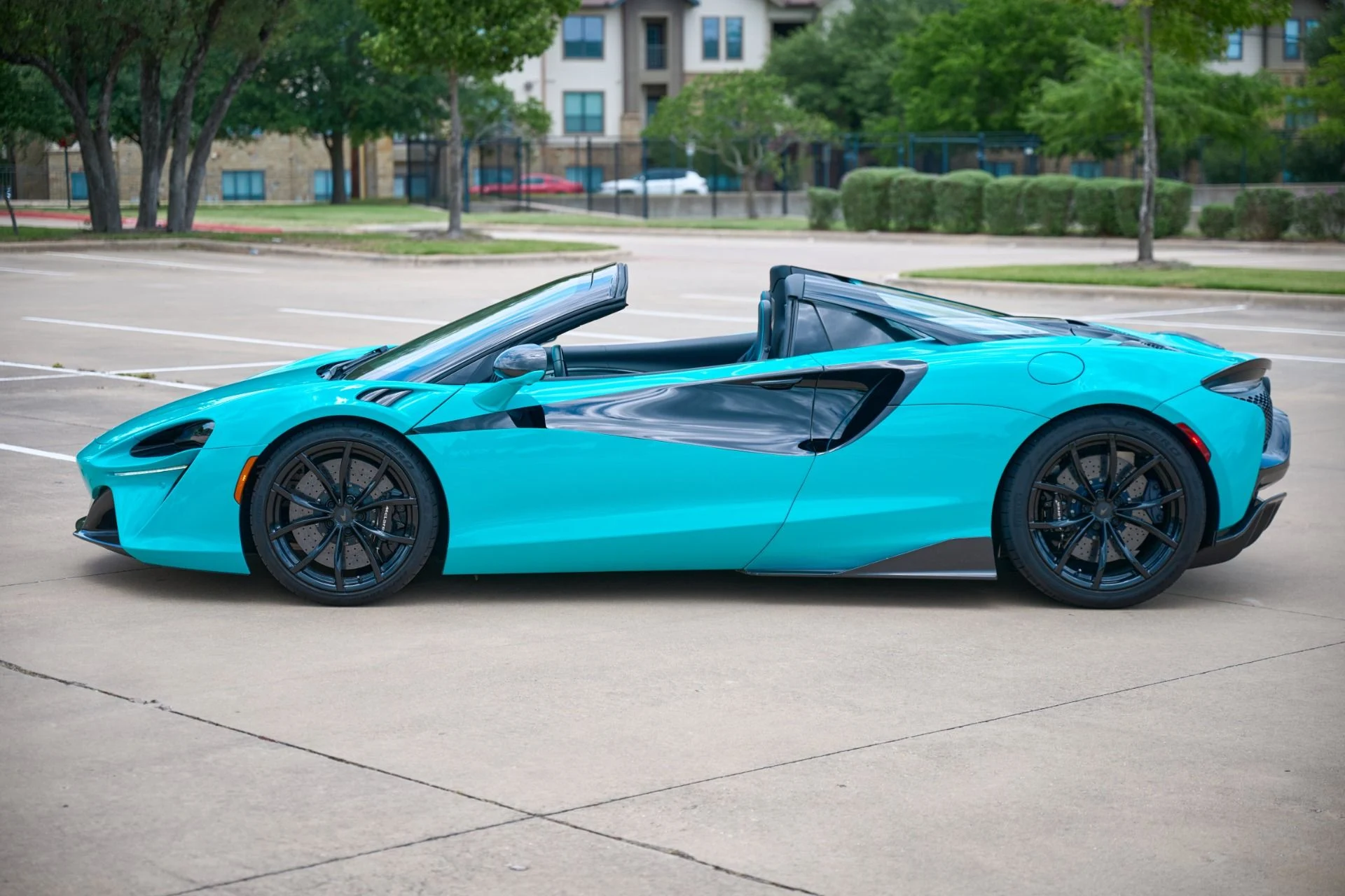 mph090_2467258463_Used_2025_Mc_Laren_Artura_Spider_1779138981_4732f9a2fe