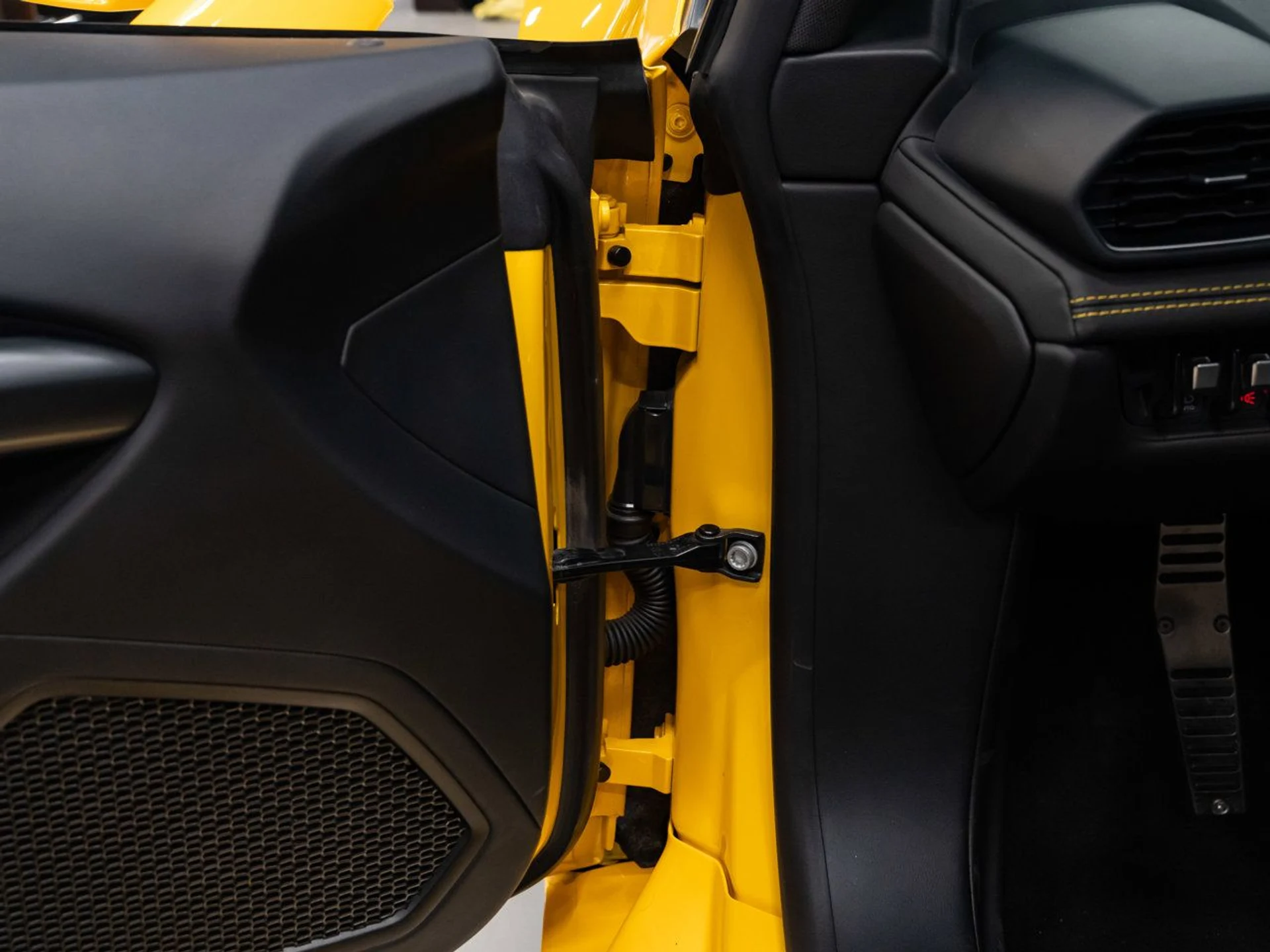 mph090_2578924622_lamborghini_huracan_2017_bc123d3259