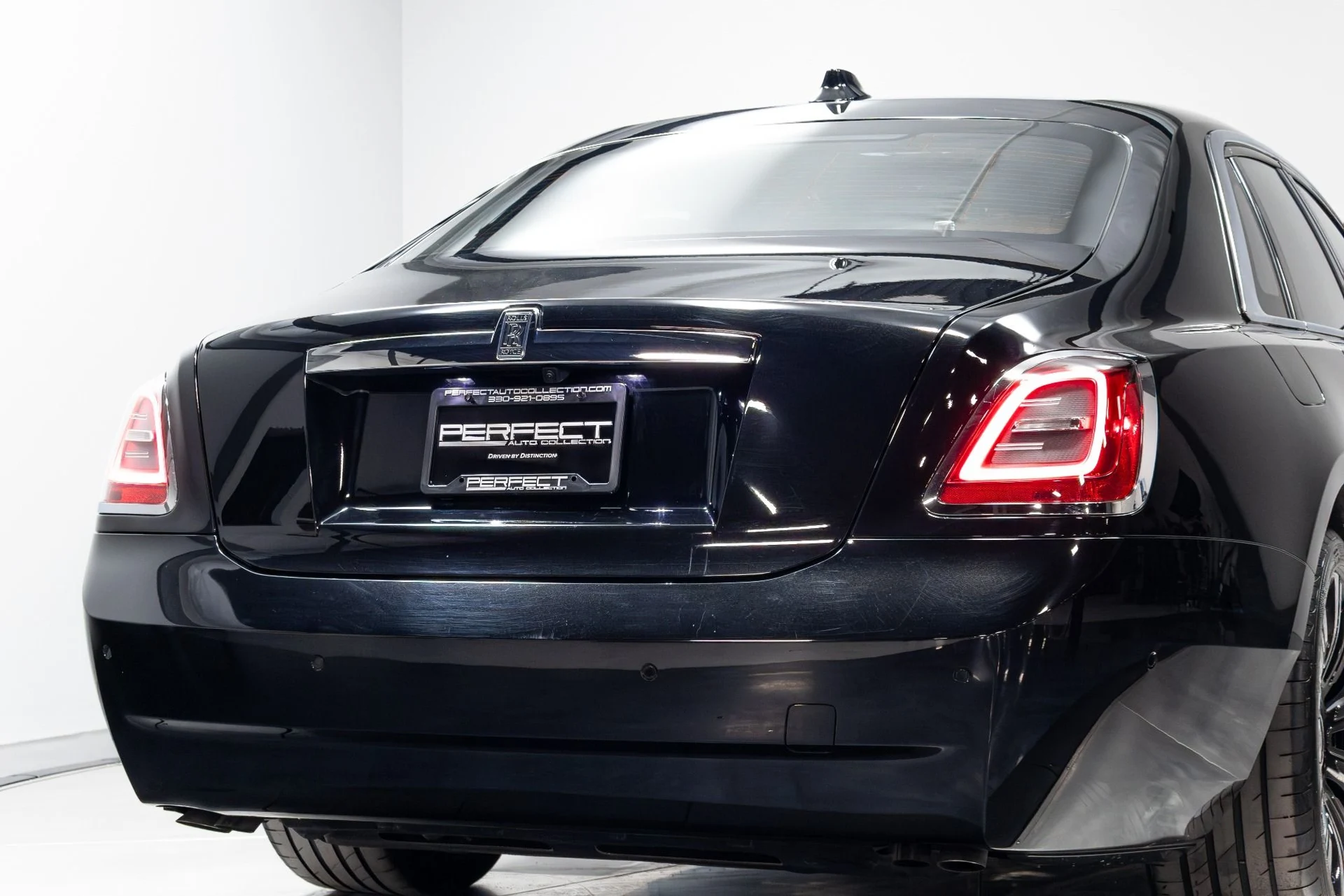 mph090_2610766875_Used_2022_Rolls_Royce_Ghost_1776785136_e0905341dc