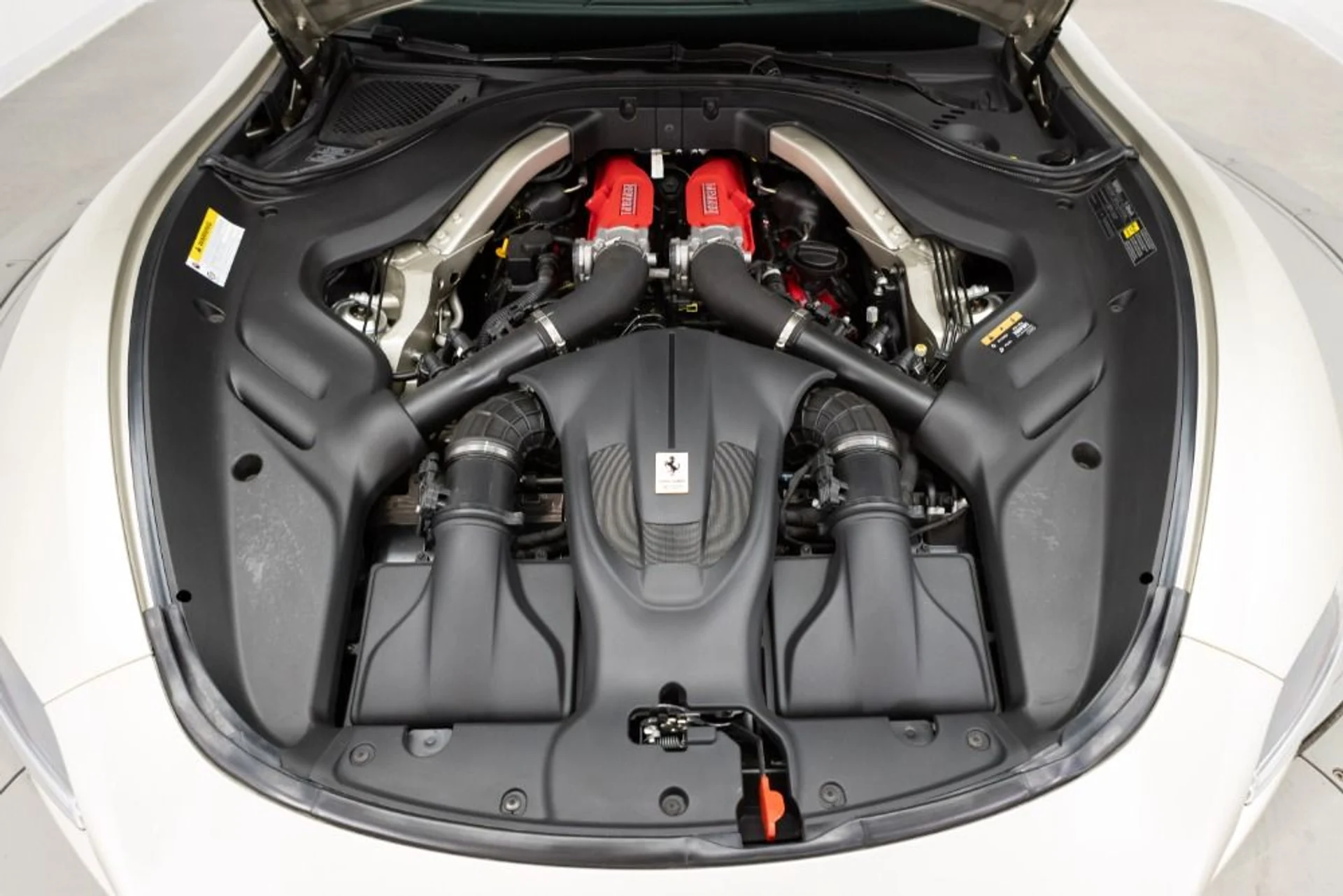 mph090_2678882509_Used_2024_Ferrari_Roma_Spider_9305e576ae