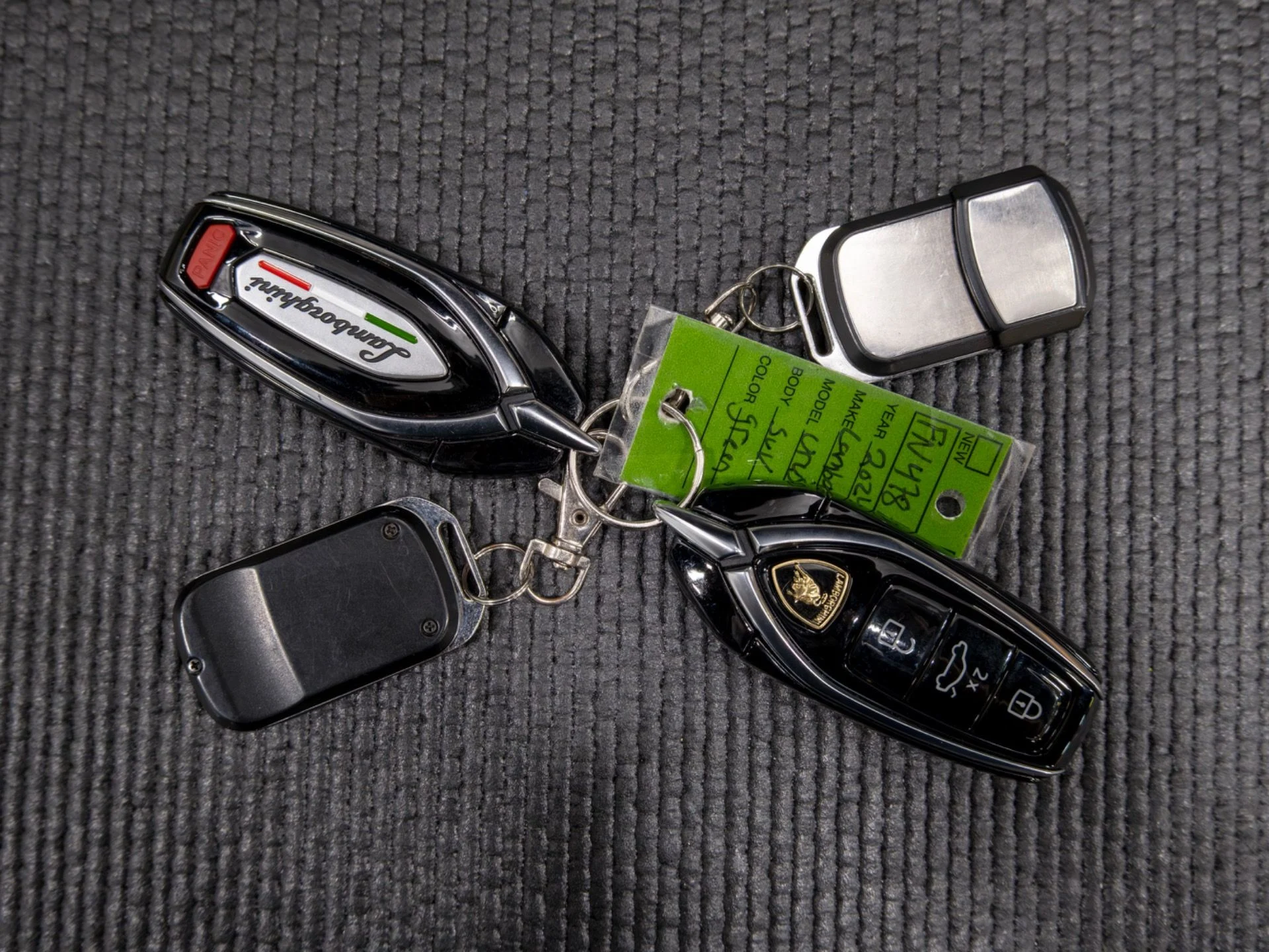 mph090_2999566140_Used_2024_Lamborghini_Urus_S_1775489560_8ef474e106