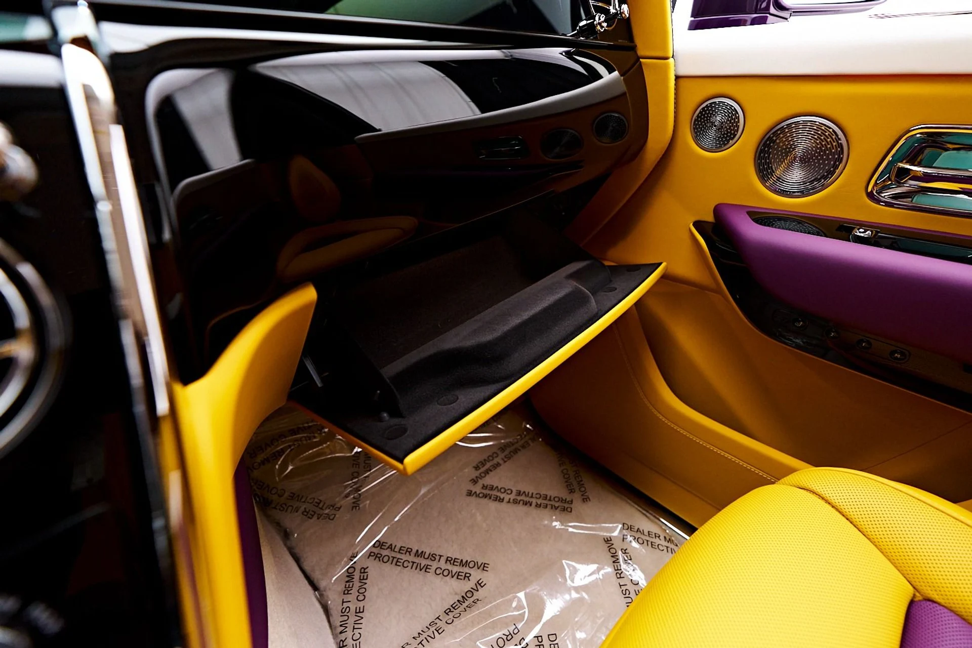 mph090_3141744794_Used_2025_Rolls_Royce_Cullinan_Base_1736646133_d7a4e91e61