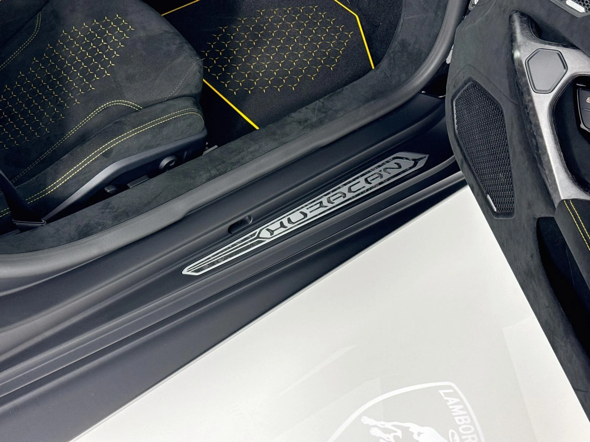 mph090_3248560610_Used_2019_Lamborghini_Huracan_Performante_Spyder_1793134402_2307dbdde7