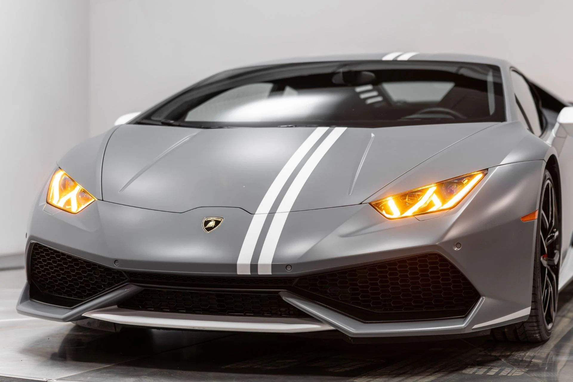 mph090_3405098299_Used_2017_Lamborghini_Huracan_1765410503_983cbd6e35