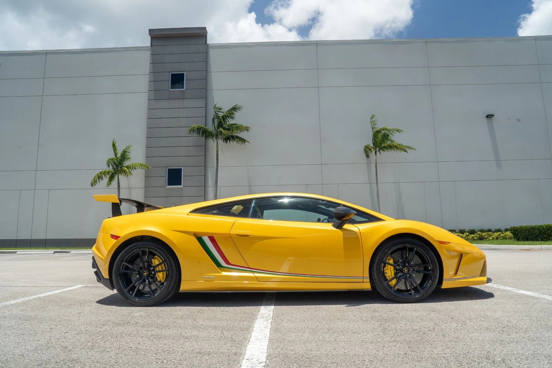 mph090_3432257907_Used_2014_Lamborghini_Gallardo_LP_570_4_Squadra_Corse_1755029692_7b04b026b6