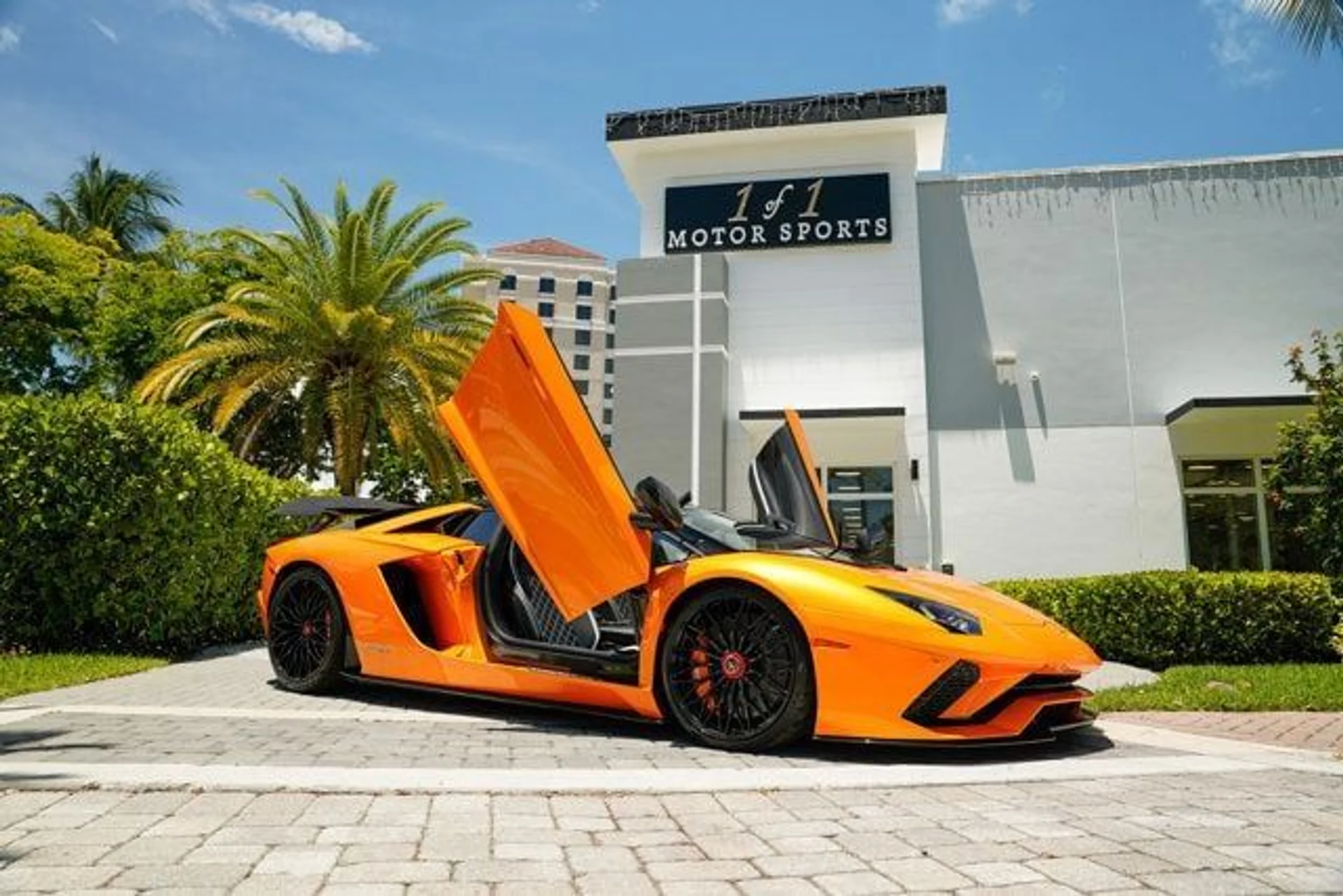 mph090_3620615567_used_2018_lamborghini_aventador_sroadster_14354_22897283_91_640_7705aae955