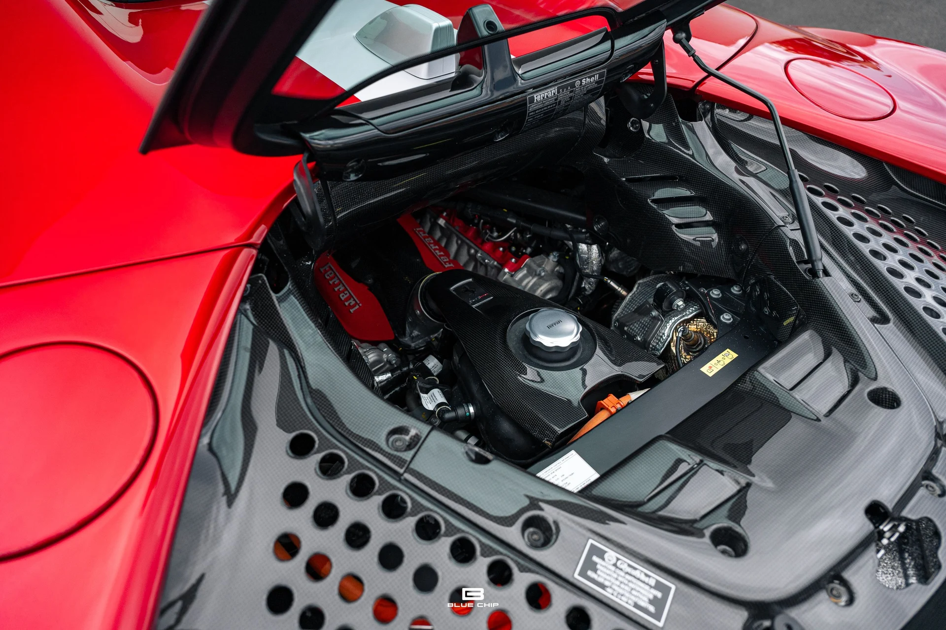 mph090_3692379911_6a6a85865d15ef8a9f10dc8e_23796_202025_20_Ferrari_20_SF_90_20_Spider_20_Roso_20_Magma_91_20eba7d236