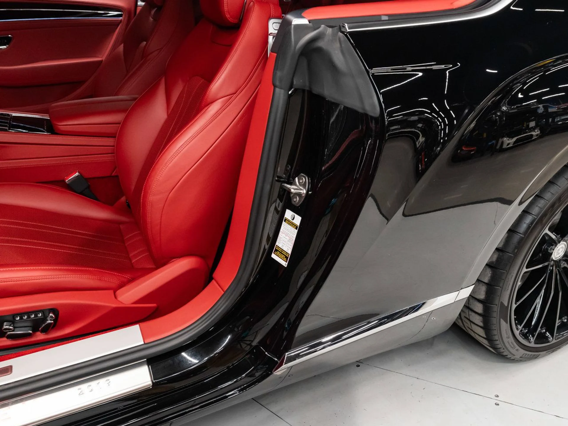 mph090_385584907_bentley_continental_2020_9877bc8af4