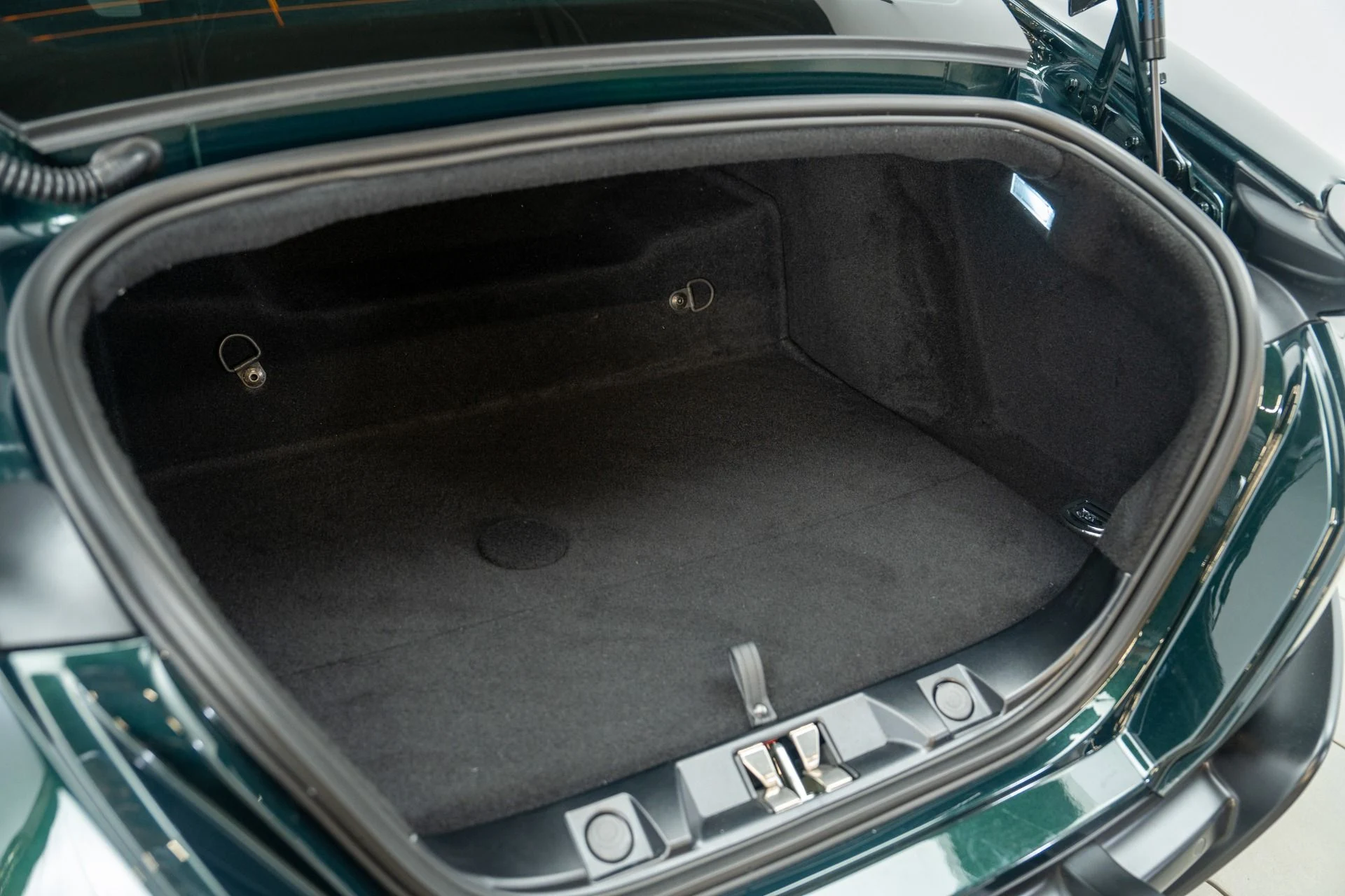 mph090_3969277528_Used_2022_Ferrari_Roma_1772575267_44bfe5386b