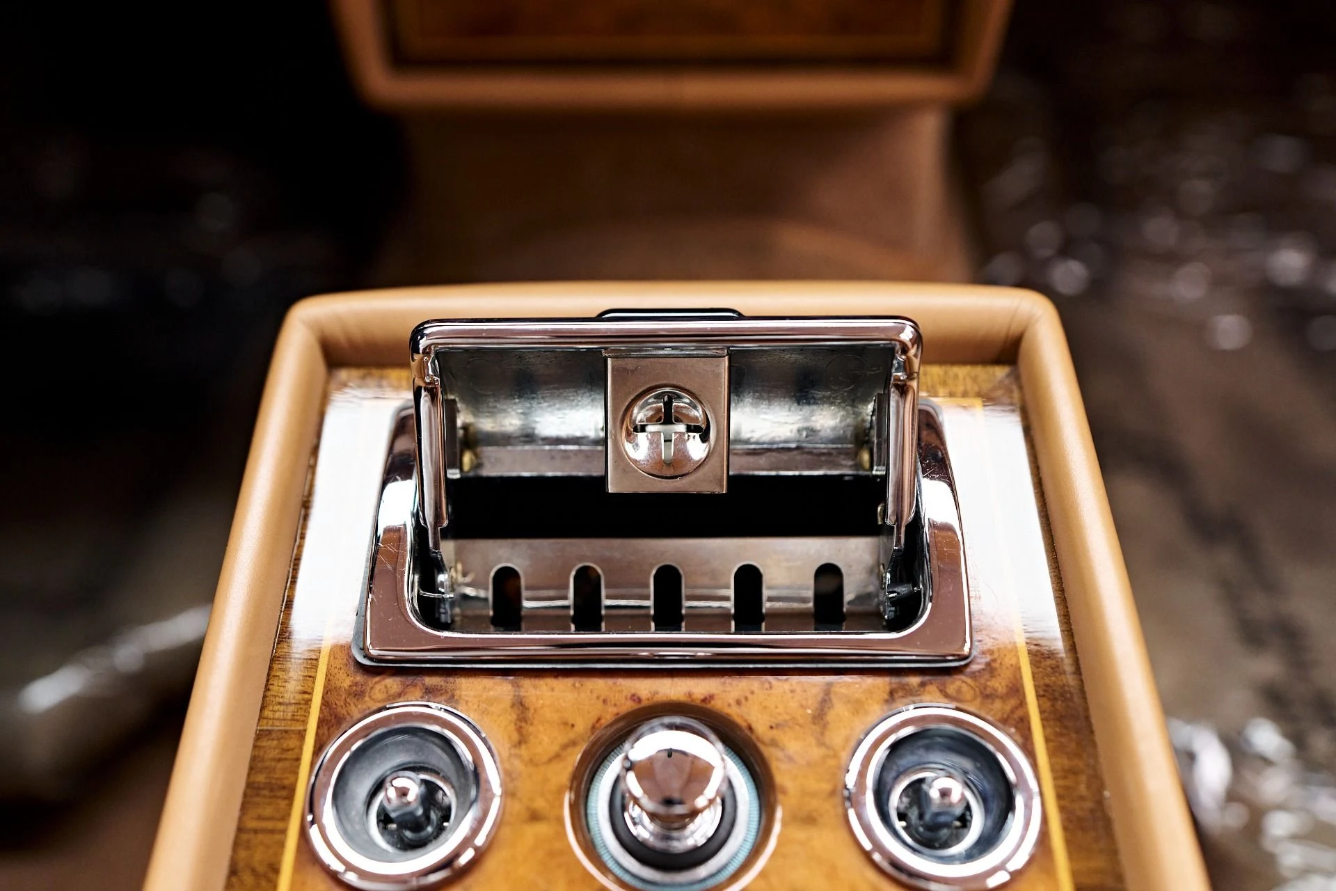 mph090_4068561985_Used_1990_Rolls_Royce_Silver_Spur_1755058774_866d748d78