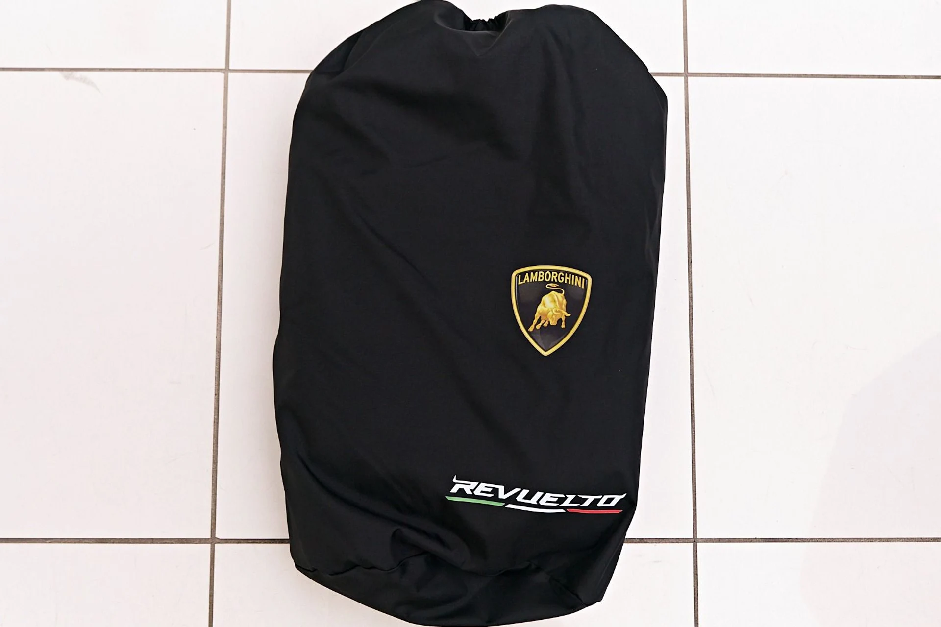 mph090_4097165873_Used_2024_Lamborghini_Revuelto_Base_1732929047_4bec00f25a