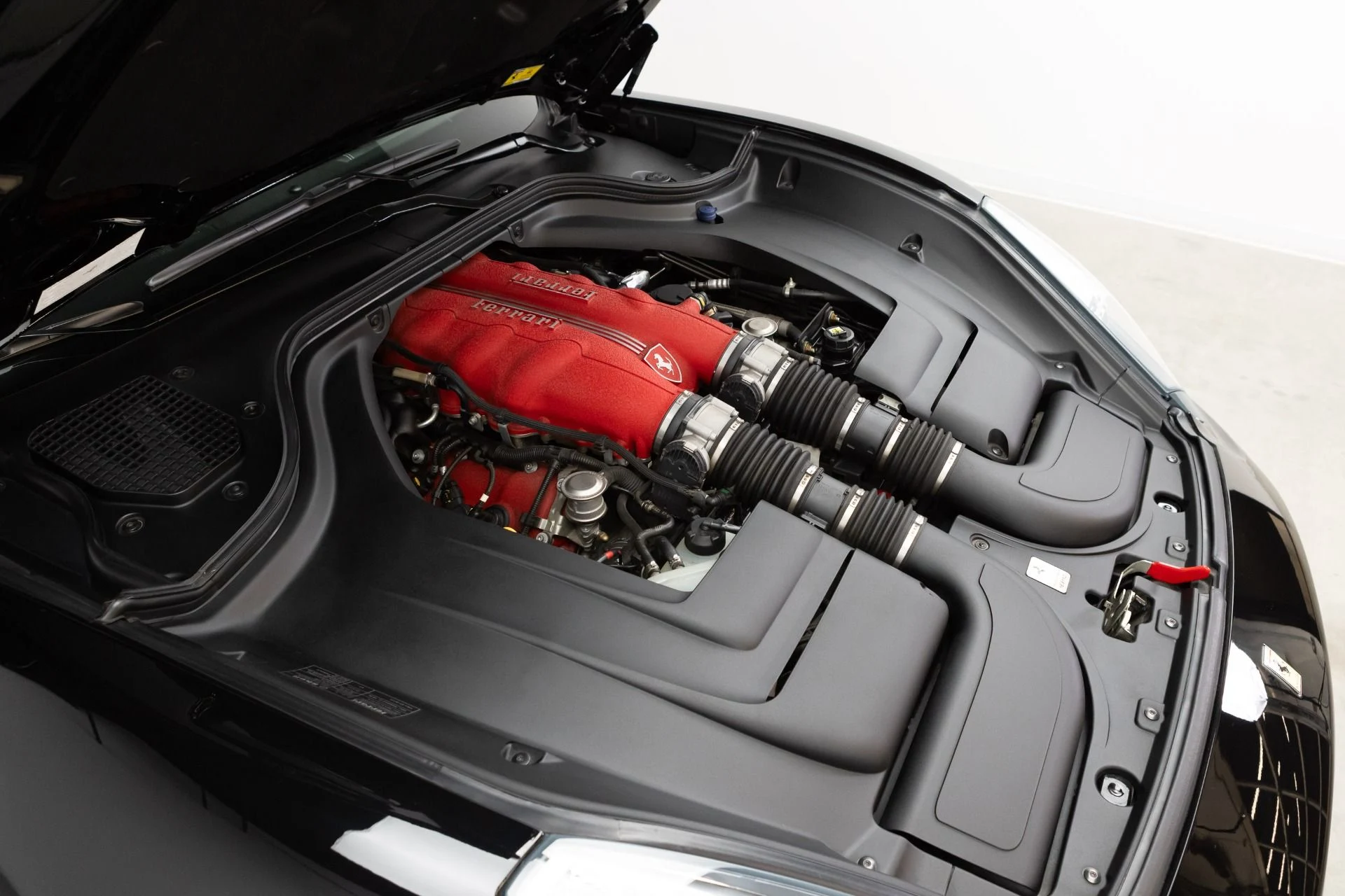 mph090_602295468_Used_2010_Ferrari_California_1773068513_0bdddc84c4