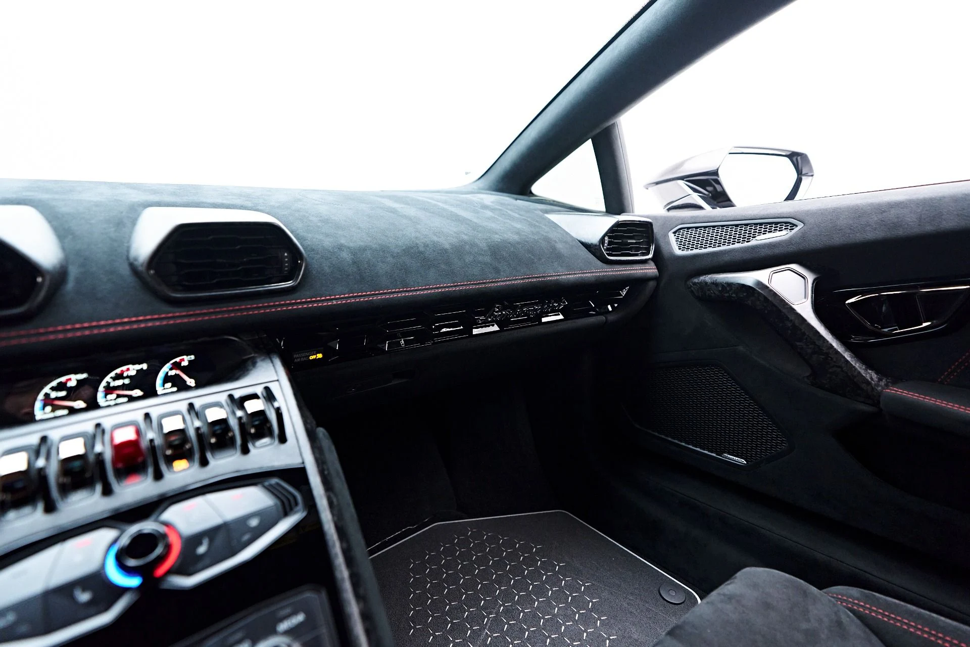 mph090_747333912_Used_2018_Lamborghini_Huracan_Performante_1761069241_2b11497917