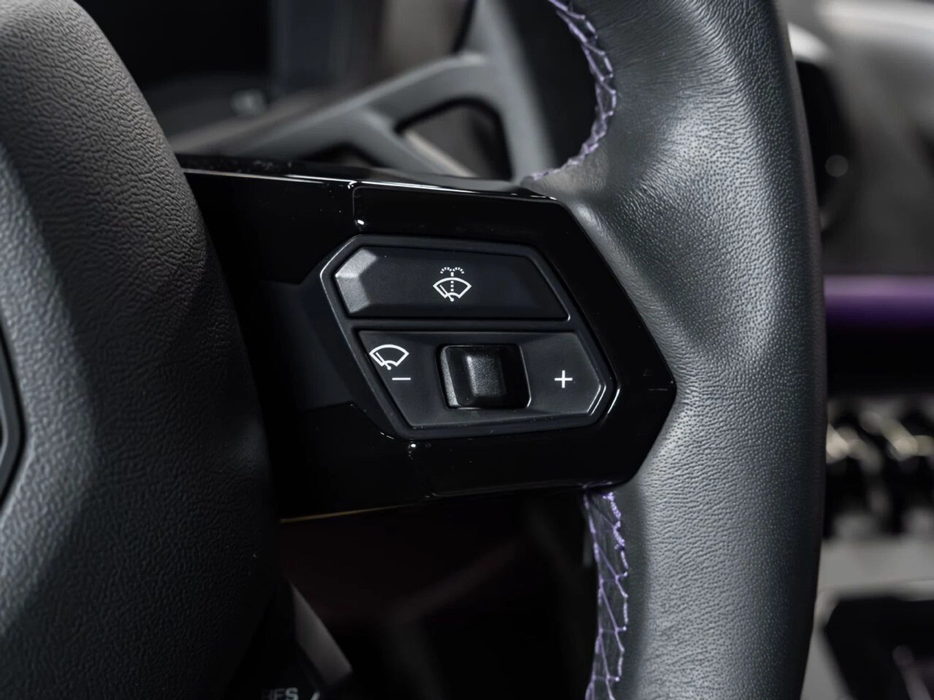 mph090_773636298_lamborghini_huracan_tecnica_2023_14b9259b99