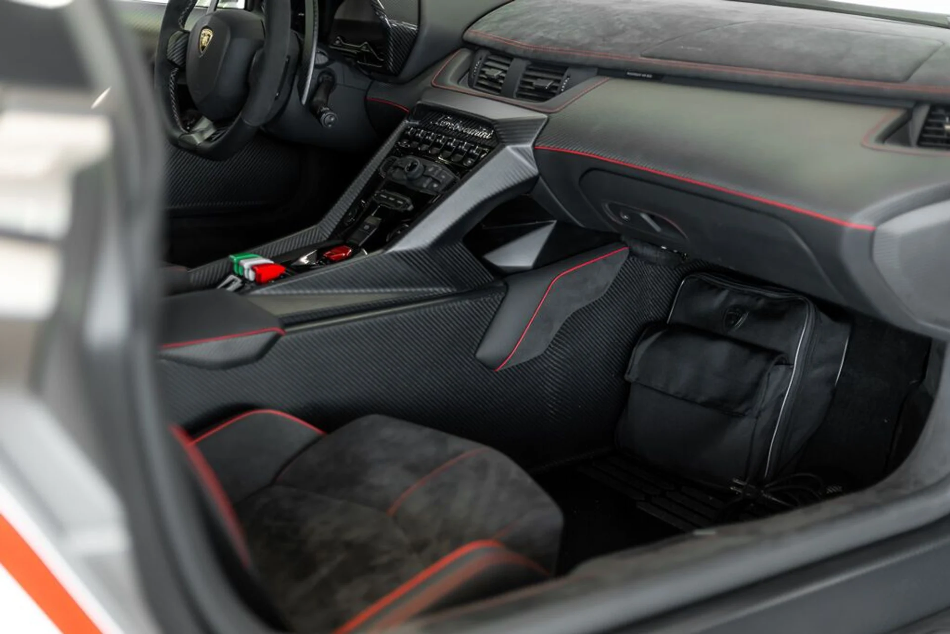 mph090_80212018_lamborghini_veneno_2014_jpg_v_1779988126_98d24d7028