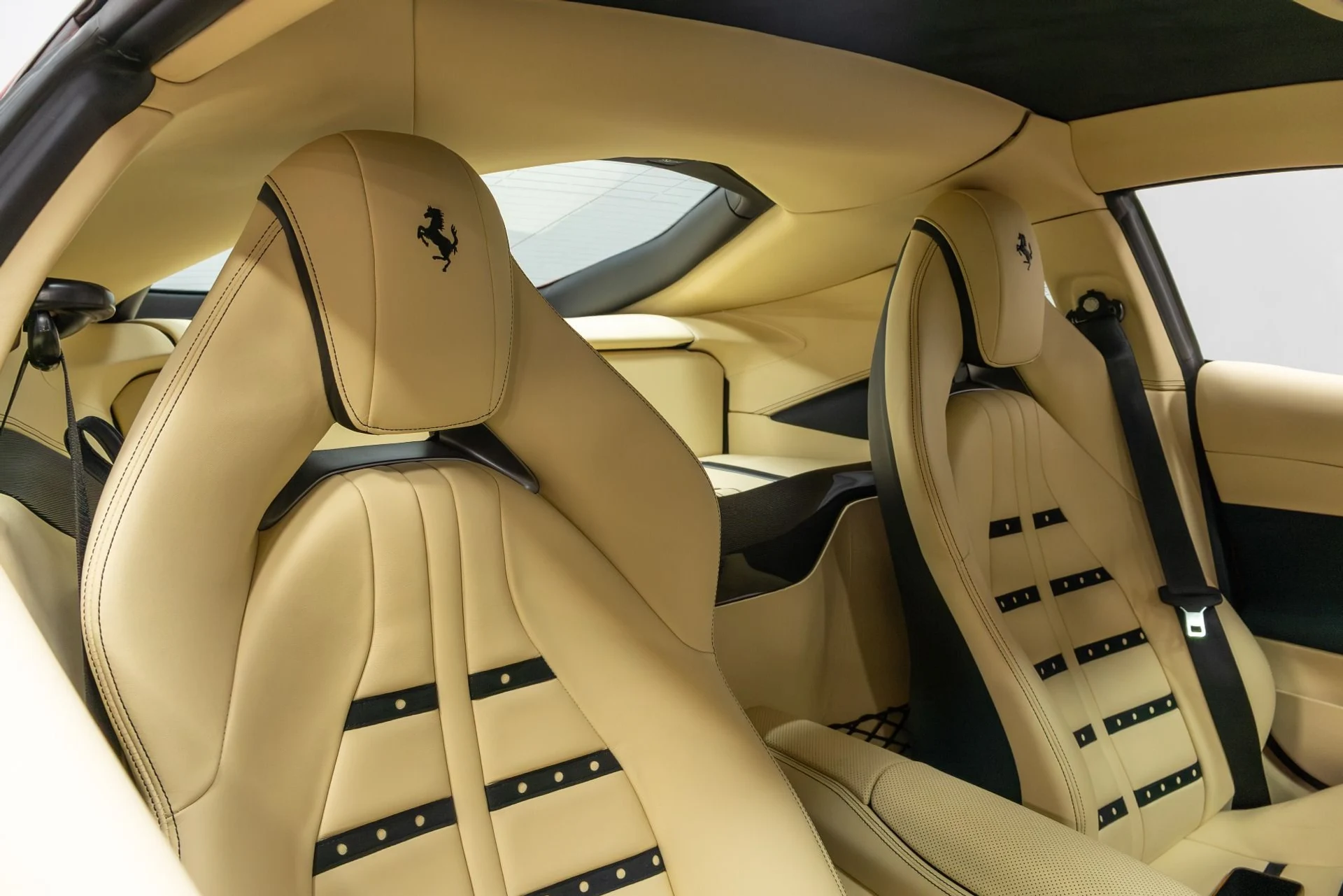 mph091_1012012521_Used_2018_Ferrari_812_Superfast_1763480061_13f91ae841