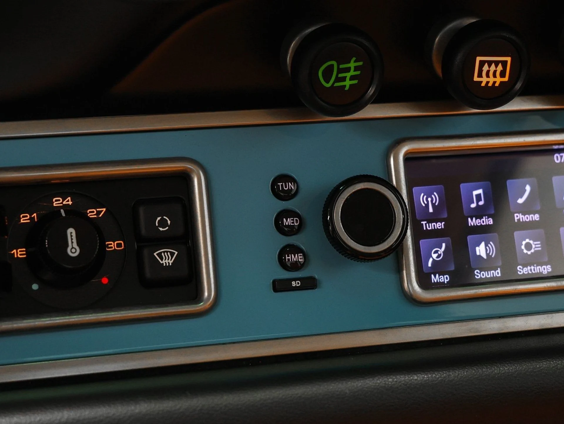 mph091_170840175_92_e209cd4a5e