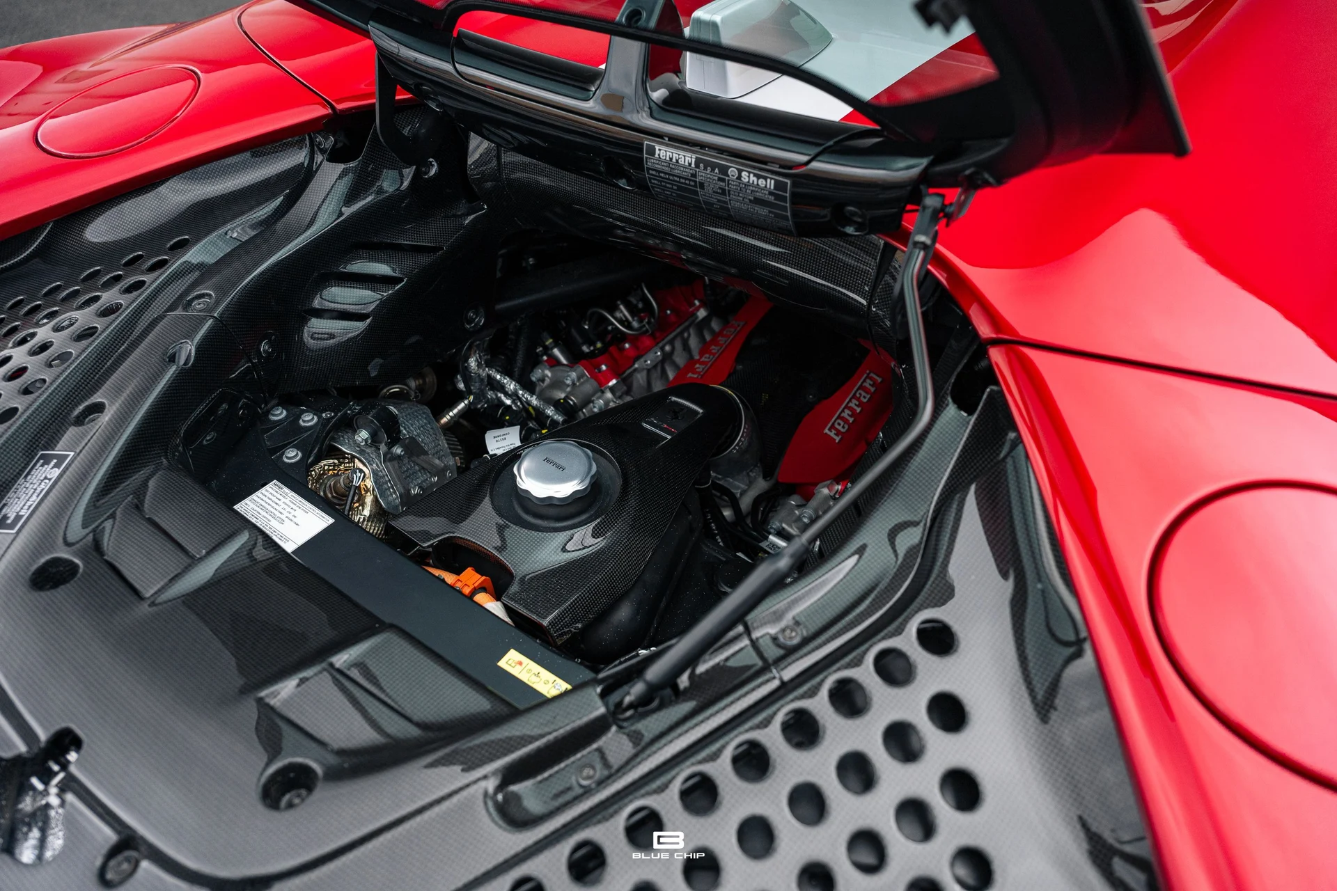 mph091_1826180419_6a6a858653107b020f0ca60d_23796_202025_20_Ferrari_20_SF_90_20_Spider_20_Roso_20_Magma_92_ad5cf407e2