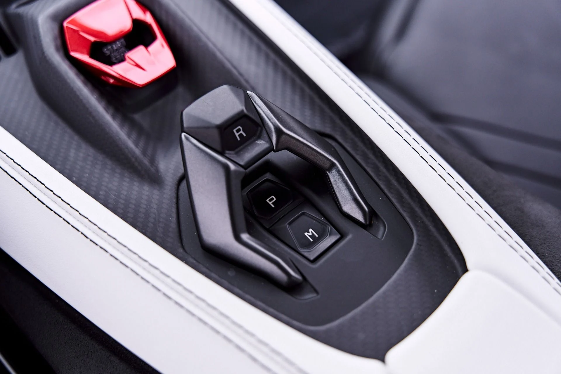 mph091_1904784879_Used_2025_Lamborghini_Revuelto_Base_1782965210_8b487d3902