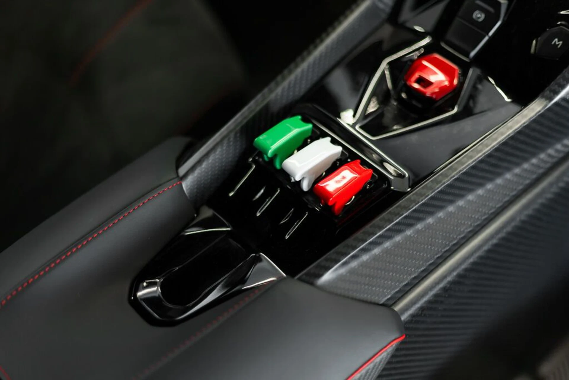 mph091_22180751_lamborghini_veneno_2014_jpg_v_1779988126_ad26c2857c