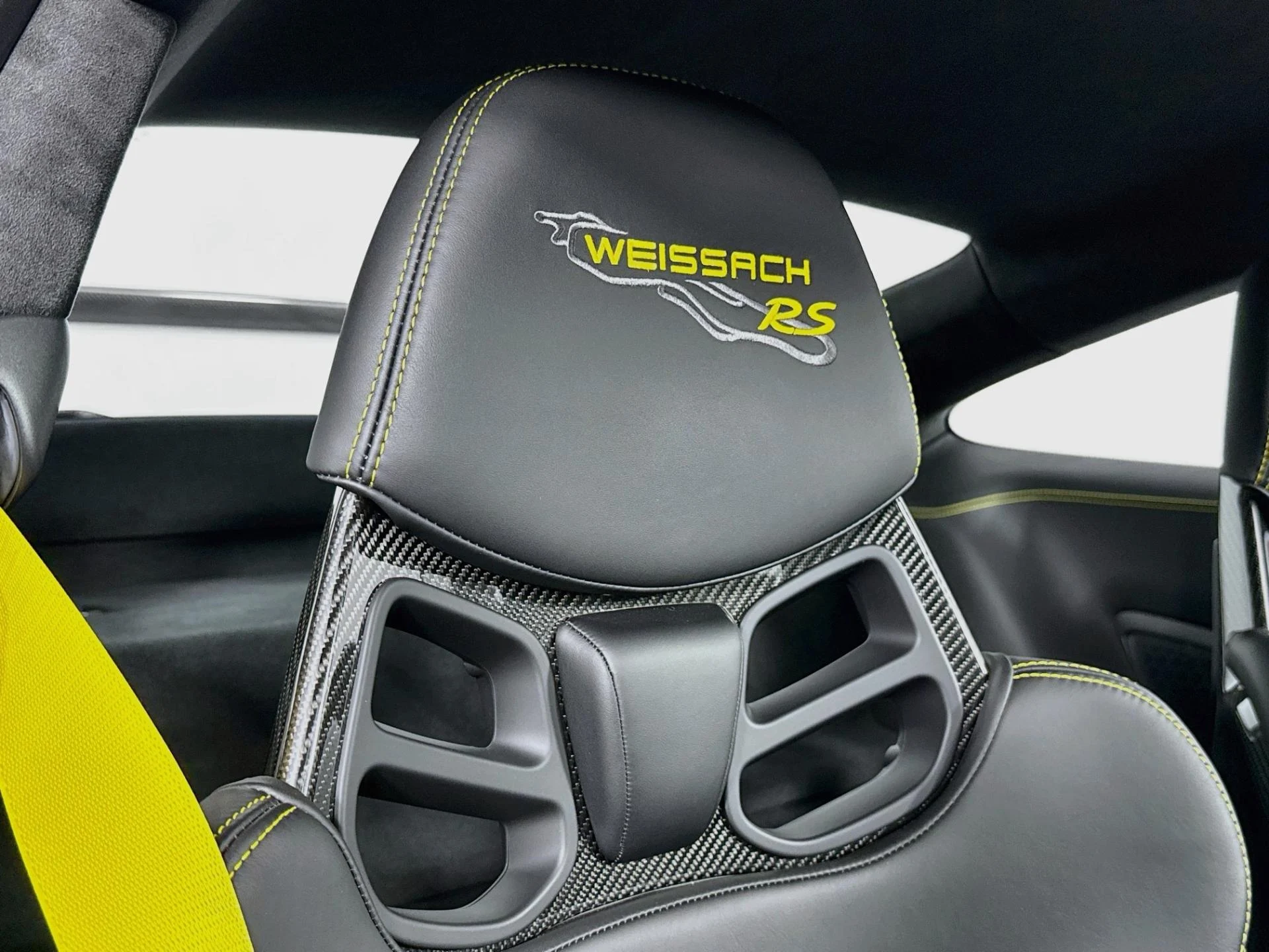 mph091_2352668712_Used_2018_Porsche_911_GT_2_RS_1790873215_1f0ee7638f