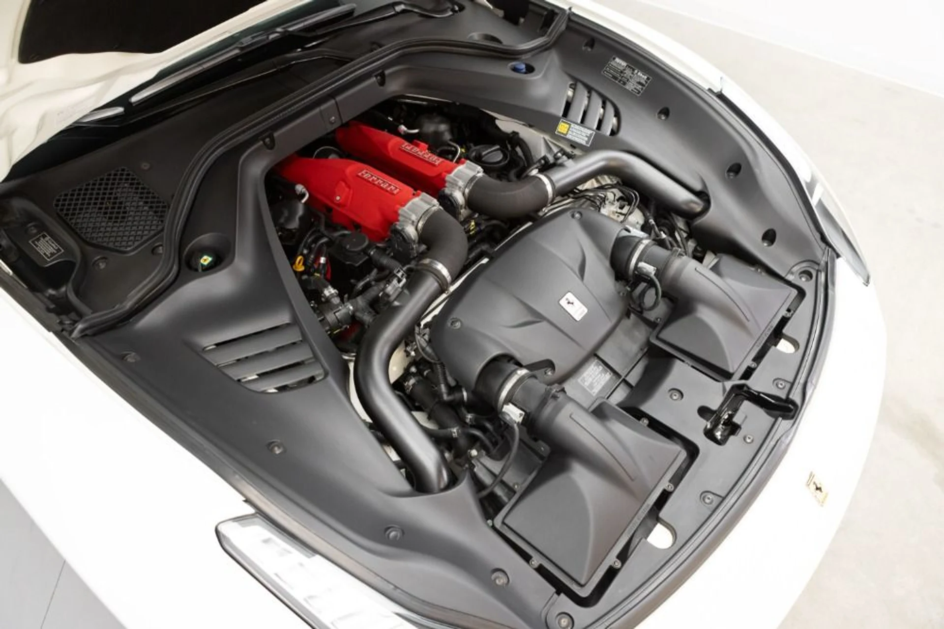 mph091_2542679296_Used_2016_Ferrari_California_T_360437f0da