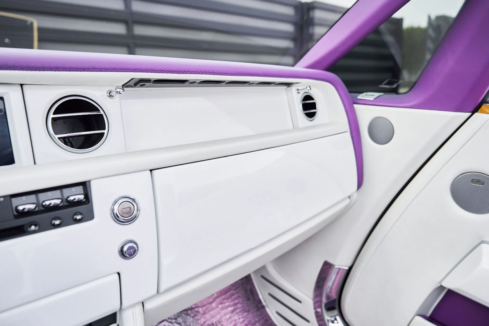 mph091_2636580328_Used_2008_Rolls_Royce_Phantom_Drophead_Coupe_Base_1769136142_48c4d35bd7