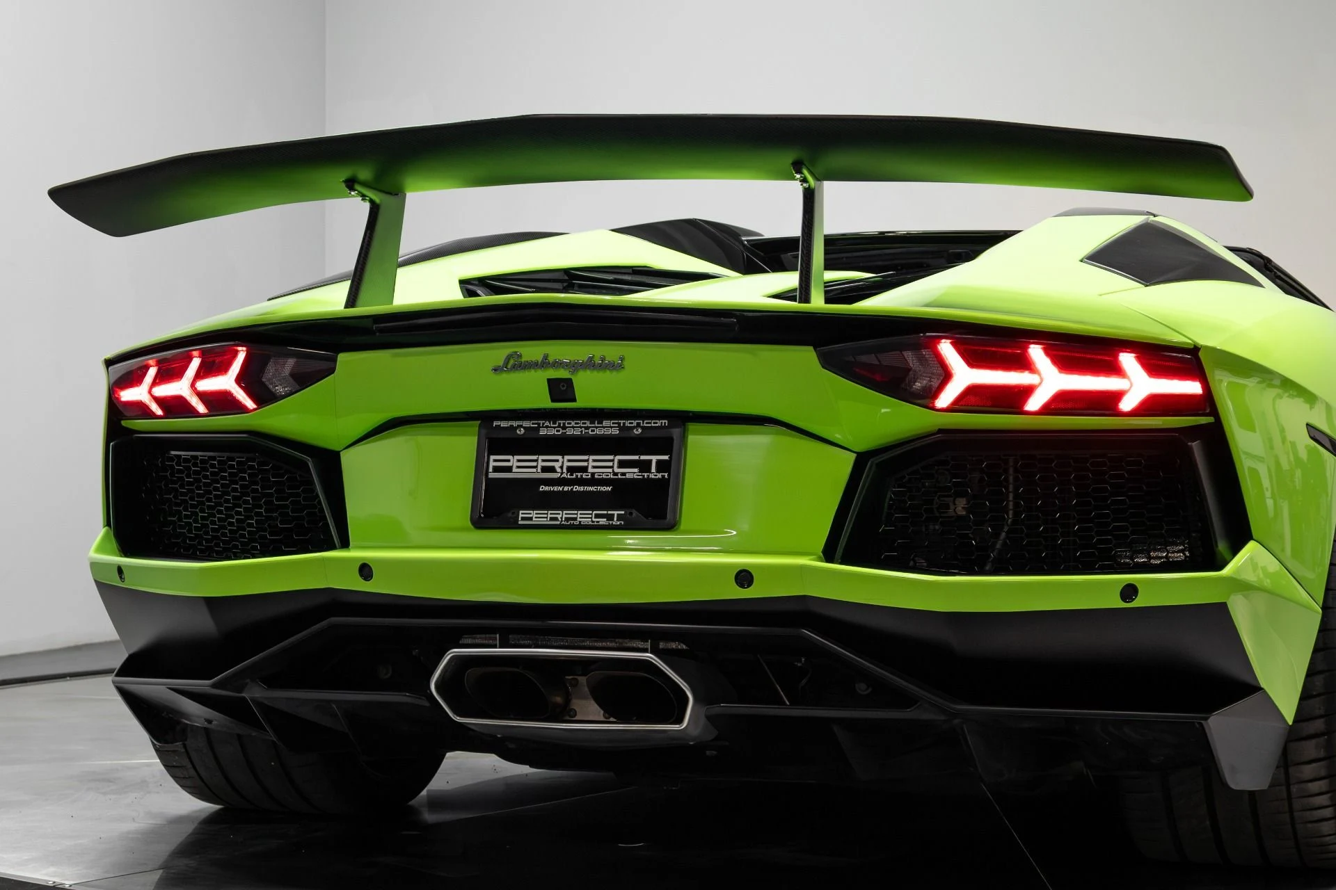 mph091_2703634459_Used_2015_Lamborghini_Aventador_1764723845_38a1bebf41